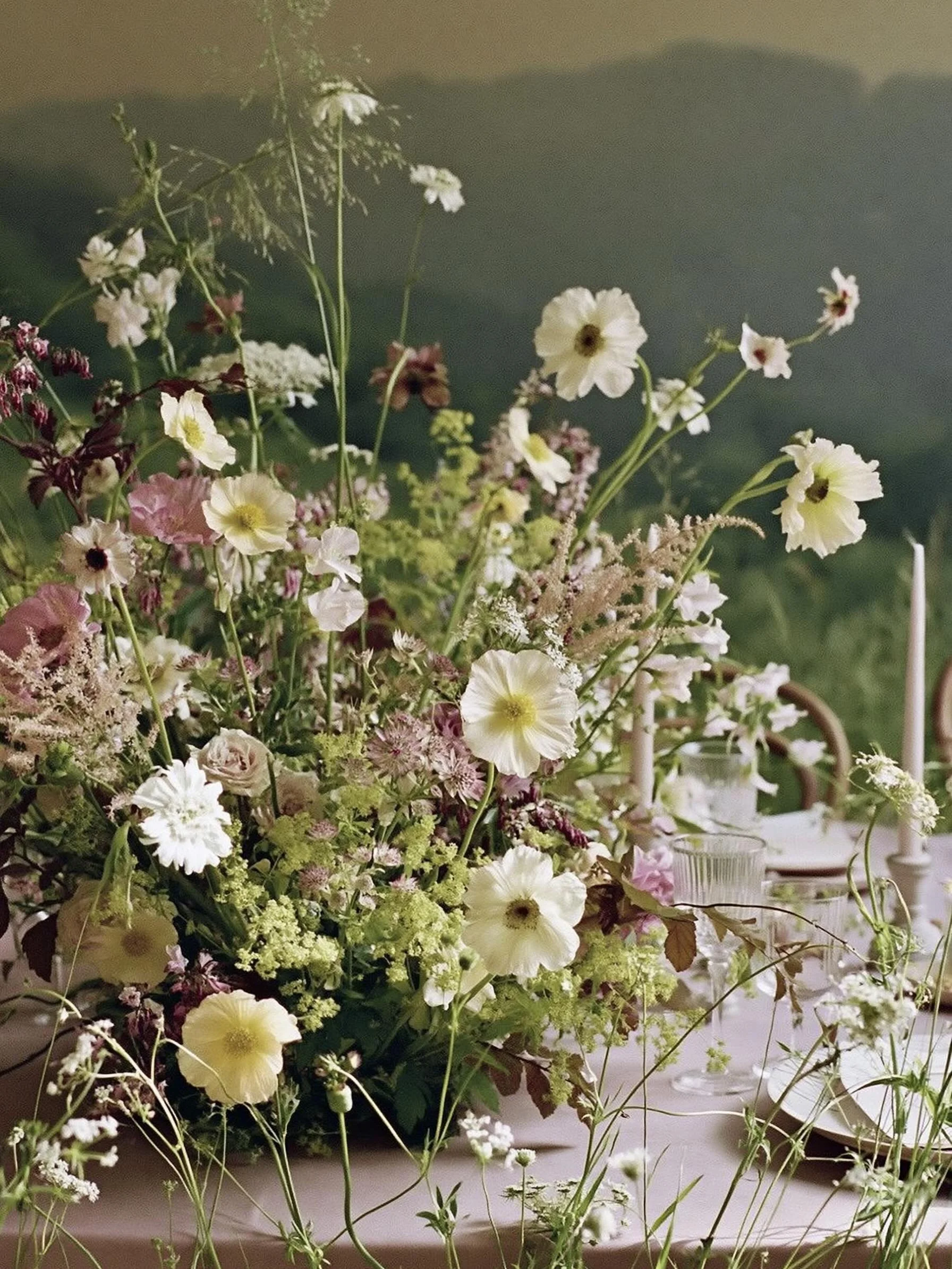 Sometimes the most beautiful designs are the ones that feel as if nature created them herself.
inspired composition celebrates the beauty of imperfection the delicate movement
Noovo Bloom 

#FloralDesign #florist #EnglishGarden #MeadowFlowers #Botani