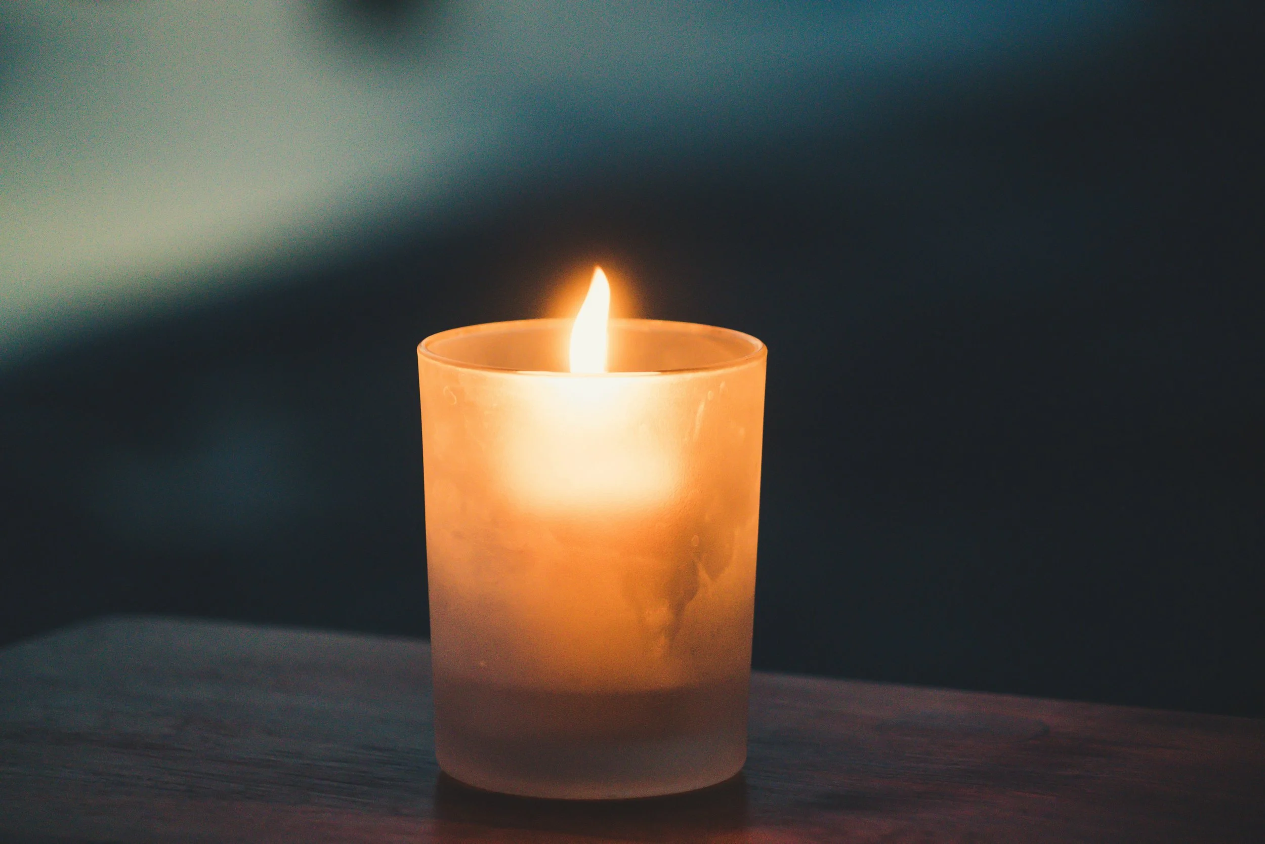 a lit candle representing the power of rituals as a highly sensitive person going through grief. Search grief therapist in los angeles and highland park, L.A.