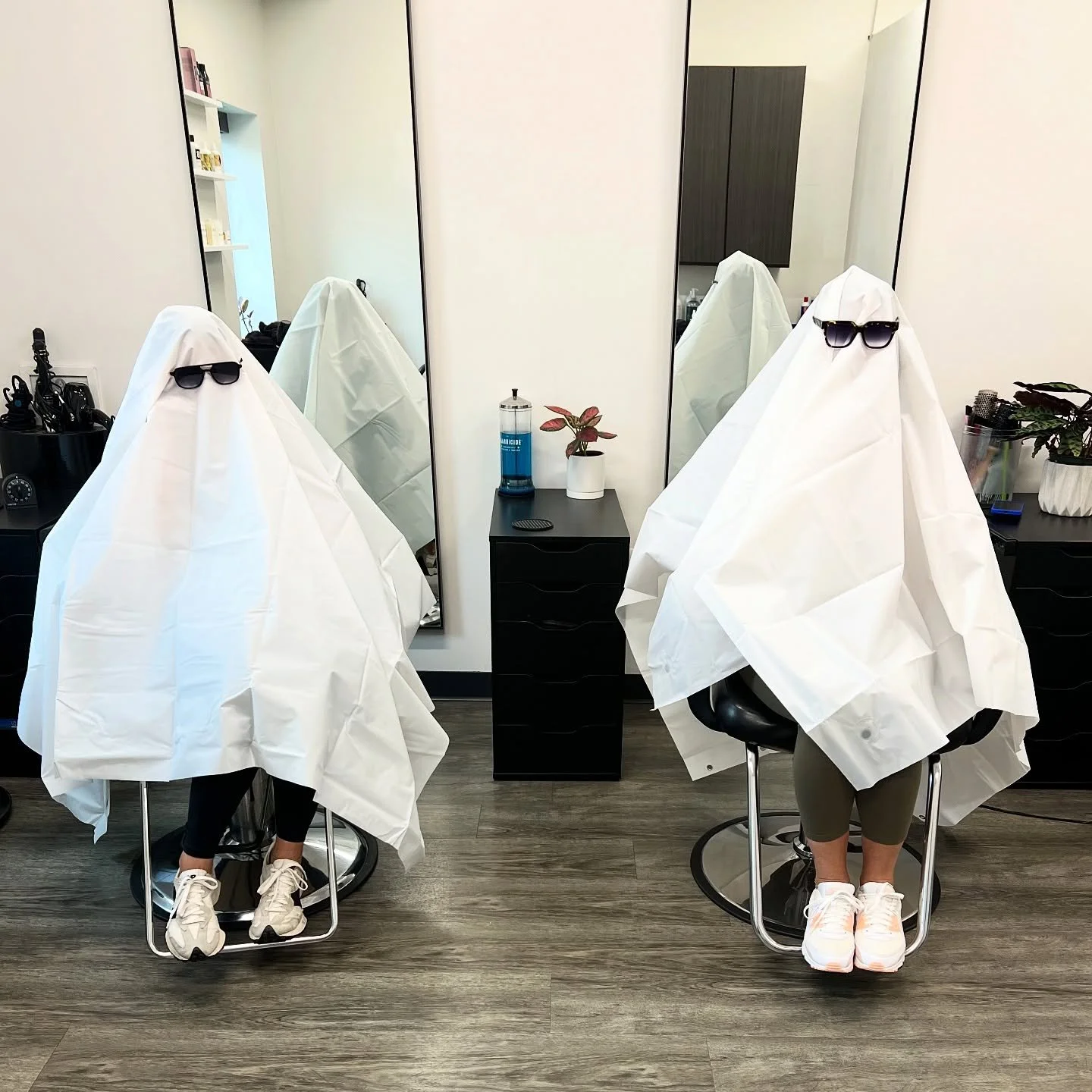 Ghost your ex, not your hairstylist 👻! 

#halloween #halloweencostume #ghost #ghostphotoshoot