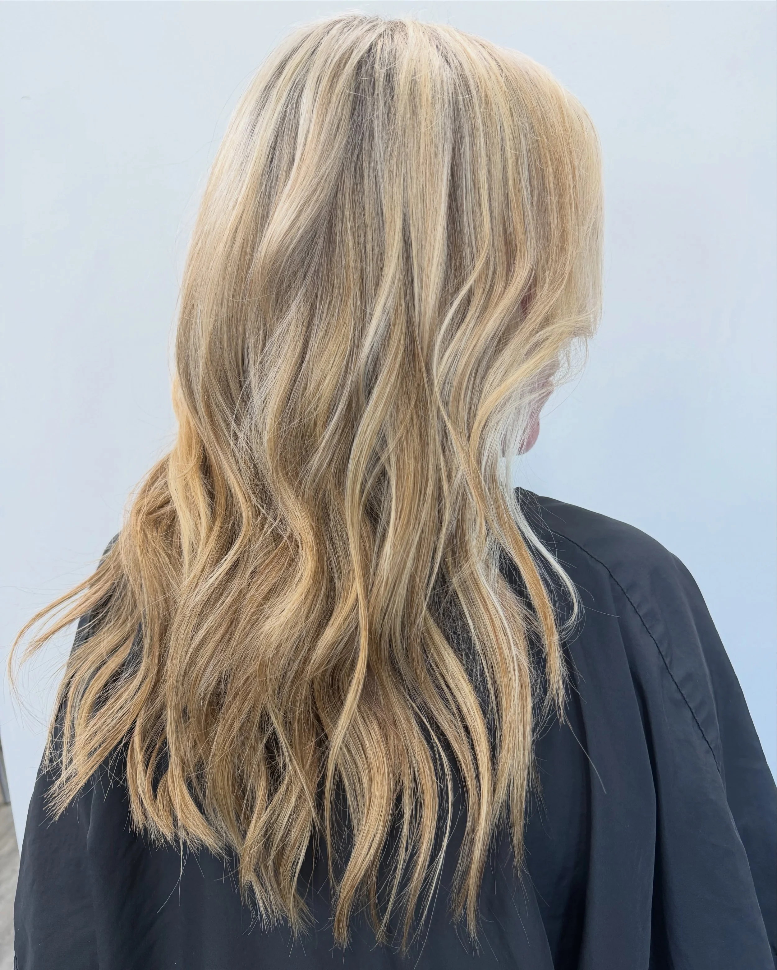 Length, volume, confidence ✨

#extensions #hairextensions #hairextensionspecialist #handtiedextensions #dallashairextensions