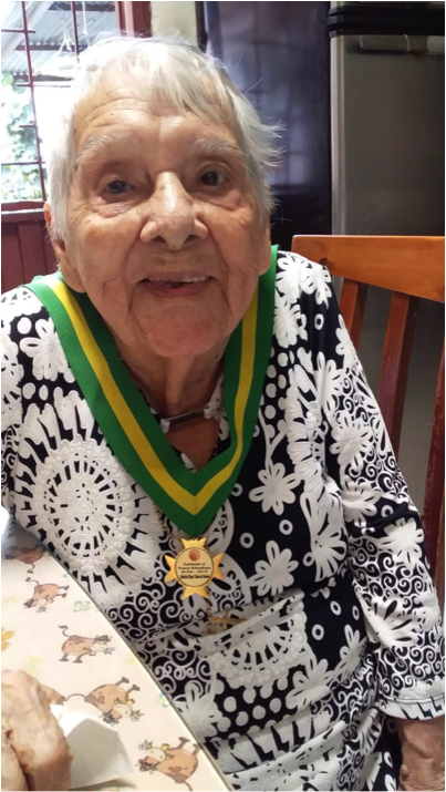 Doña Gabriela, 103, with her Golden Colombian award.