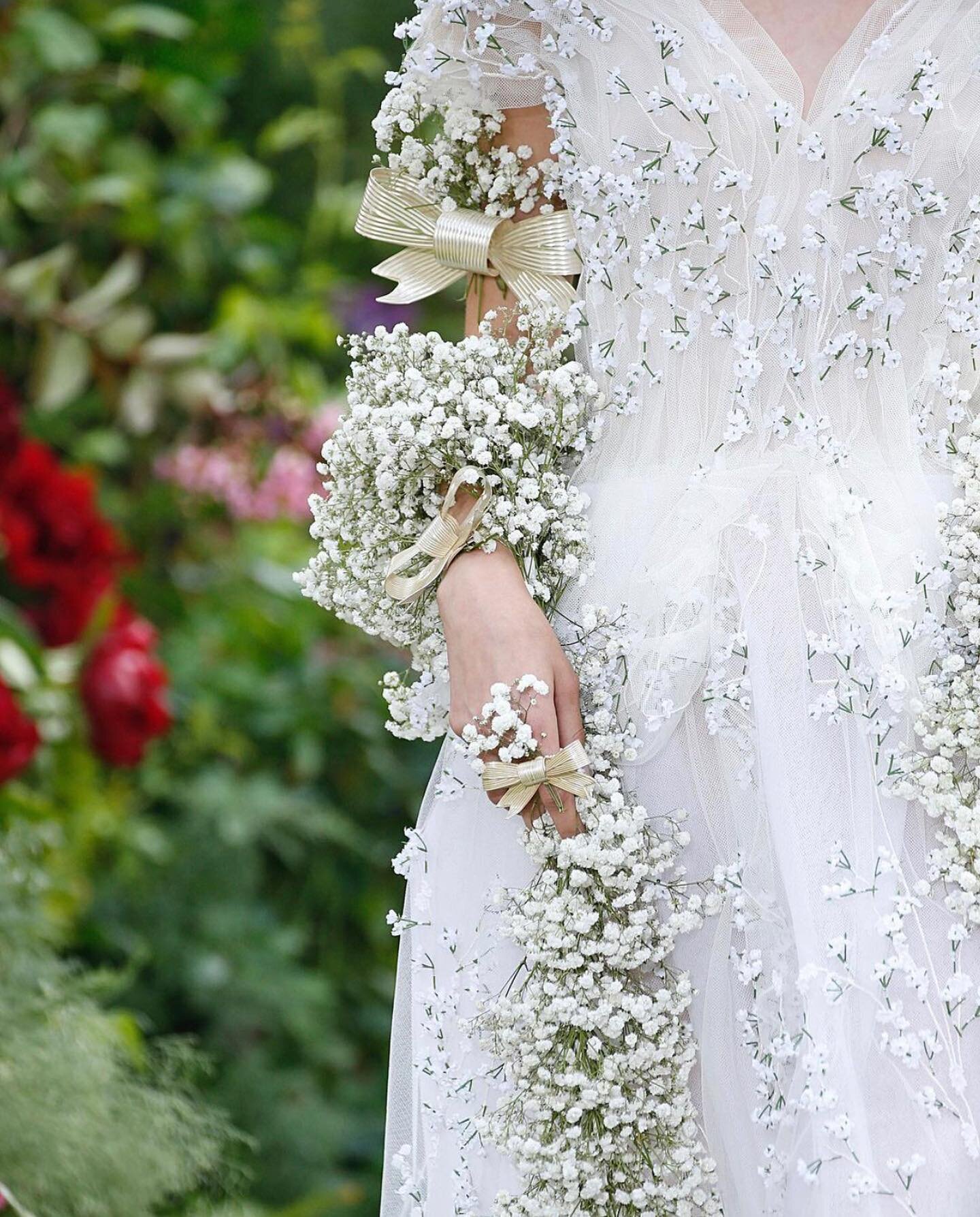 Baby&rsquo;s breath gown @rodarte 🙌🏽
#dreamy #ethereal #fashioninspo #designerswelove