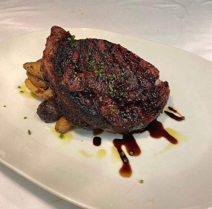 A dish that can make any mouth water. 😍 Our Espresso Rubbed 20oz Rib Eye is served with roasted fingerling potatoes and  a drizzle of extra virgin olive oil. ⠀
⠀
📷 by @chefbobcompton⠀
.⠀
.⠀
.⠀
 #ilpalionc #thesienahotel #visitchapelhill #visitnc #i