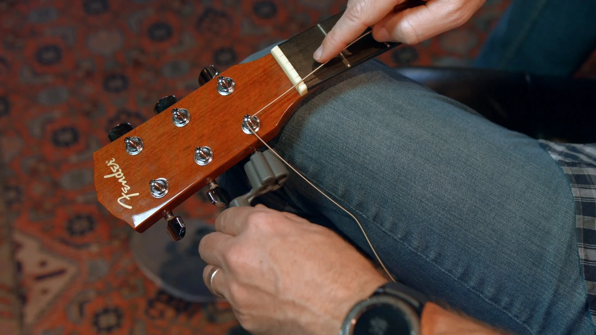 How It Works — Cuda Winders String Your Guitar Like a Pro