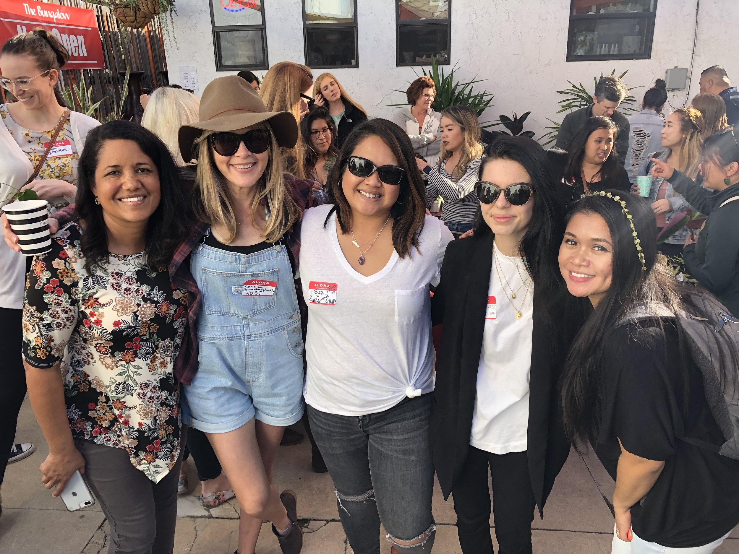 My team for the last swap made all the difference. From L -> R: Marsi of @northparknursery, Me (@workhardplanthard), Suz of @shopsuccsandstuff, Shannon of @horticulturistaa and Maryrose of @soiledplanties.
