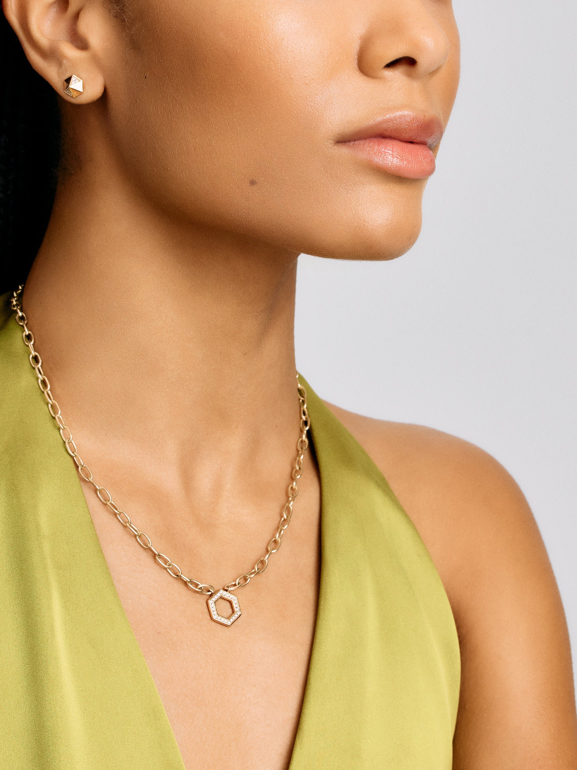04_GOLD_FOUNDATION_NECKLACE_2342_9a5f6f8e-d69e-451f-a57f-6e95ac0d3891_2000x.jpeg
