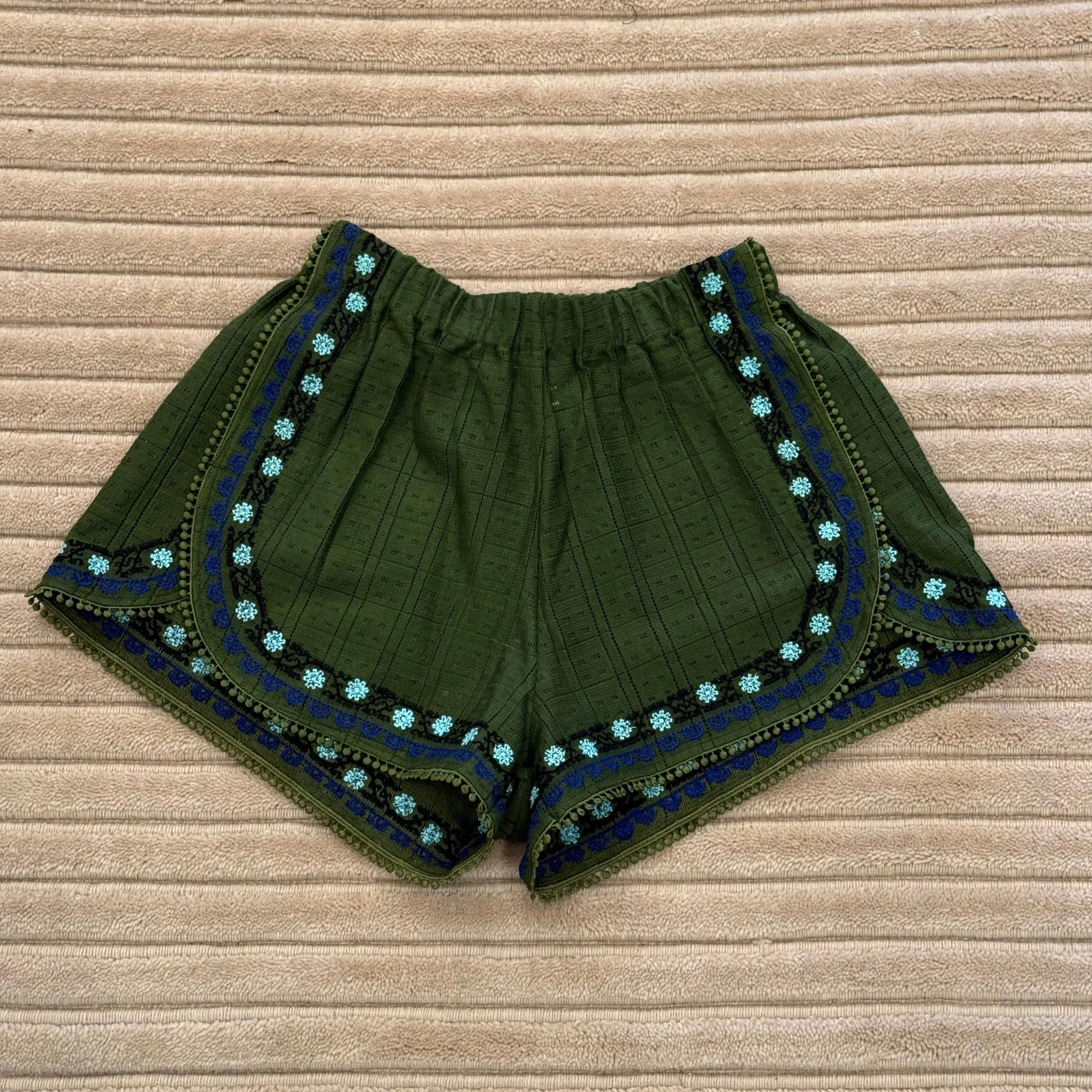 Monoki Paros Short in Khaki