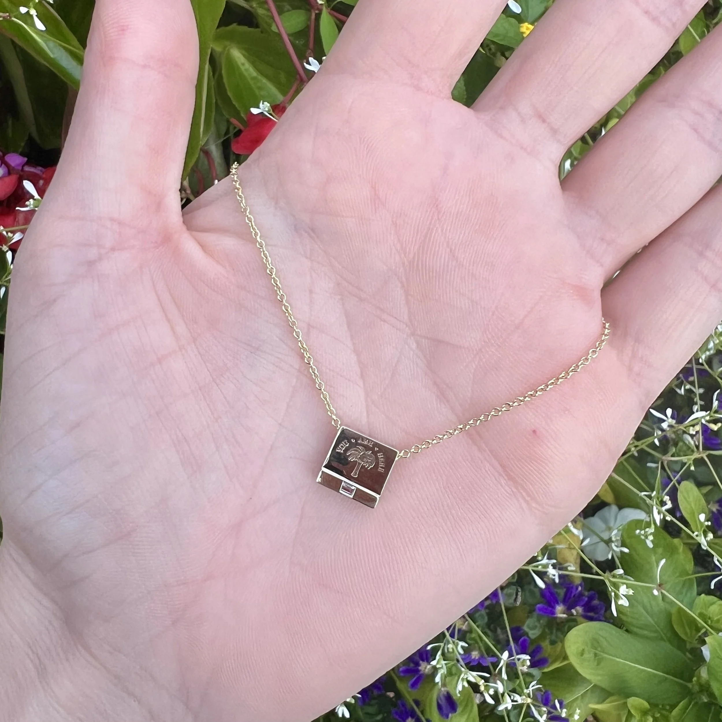 Retrouvai Signature Petite Matchbook Pendant in 14K Yellow Gold