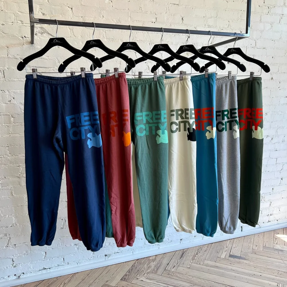 free city フリーシティ パラシュートパンツ 48 トラックパンツ FreeCity トラックパンツ | パープル | FARFETCH JP