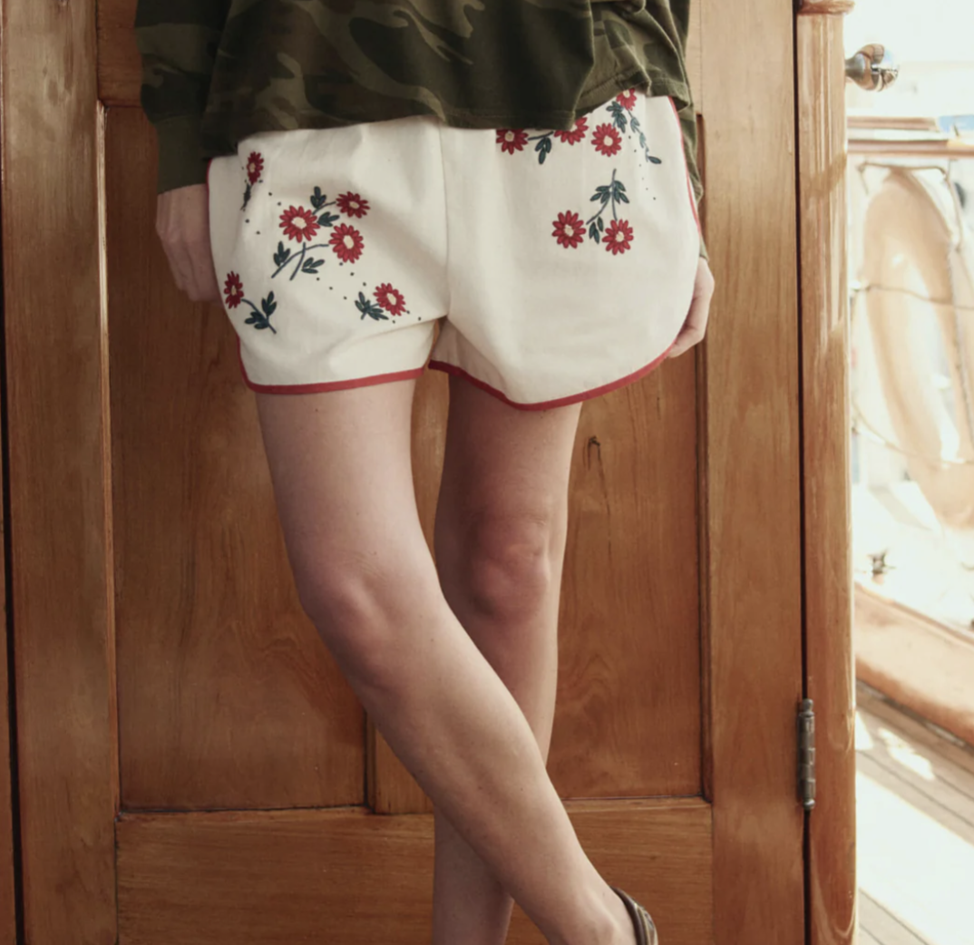 The Great Dolphin Short in Natural with Field Floral Embroidery
