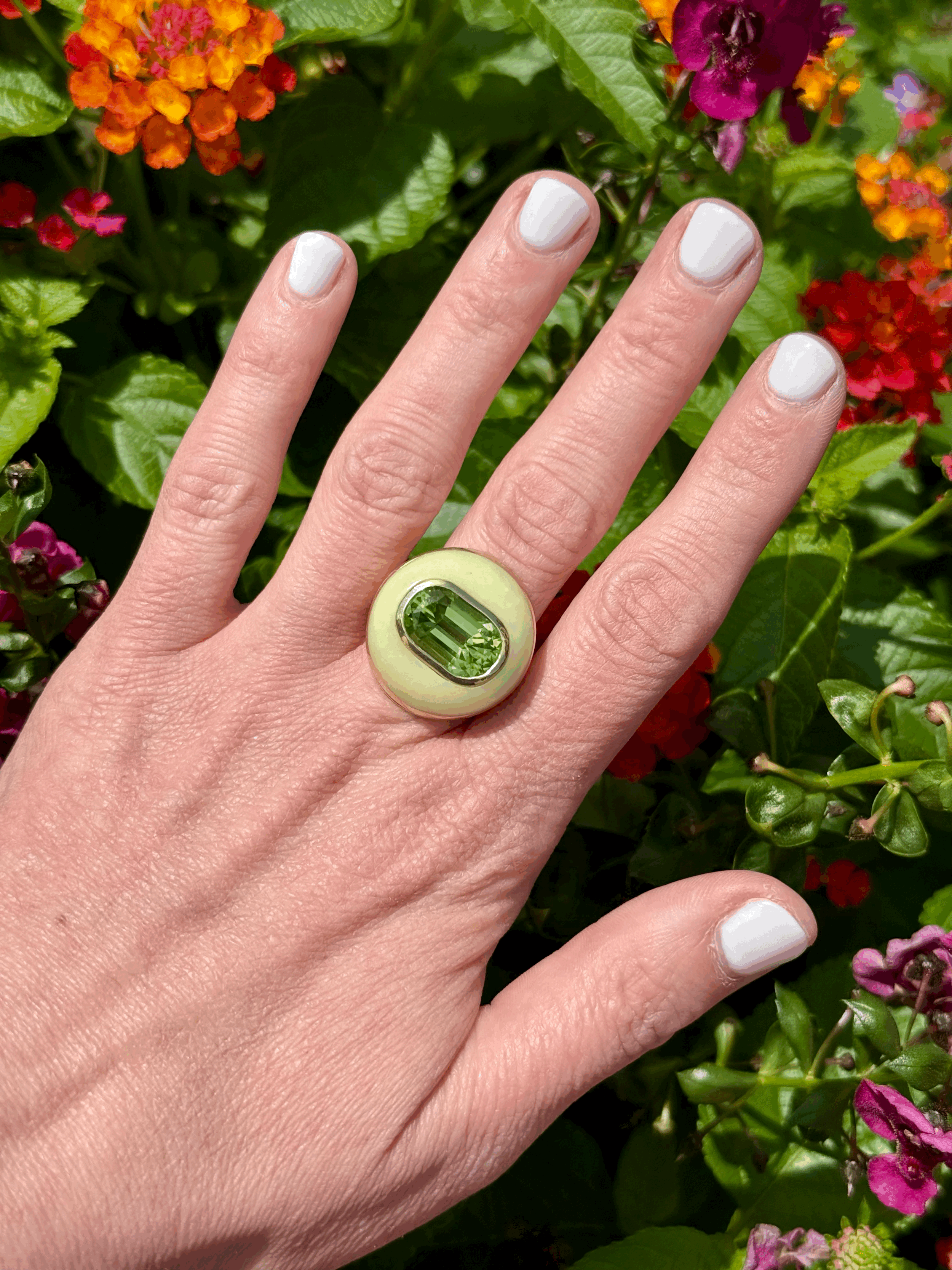 Retrouvai OAK Classic Lollipop Ring 7.99 Oval Peridot in Lemon Calcite
