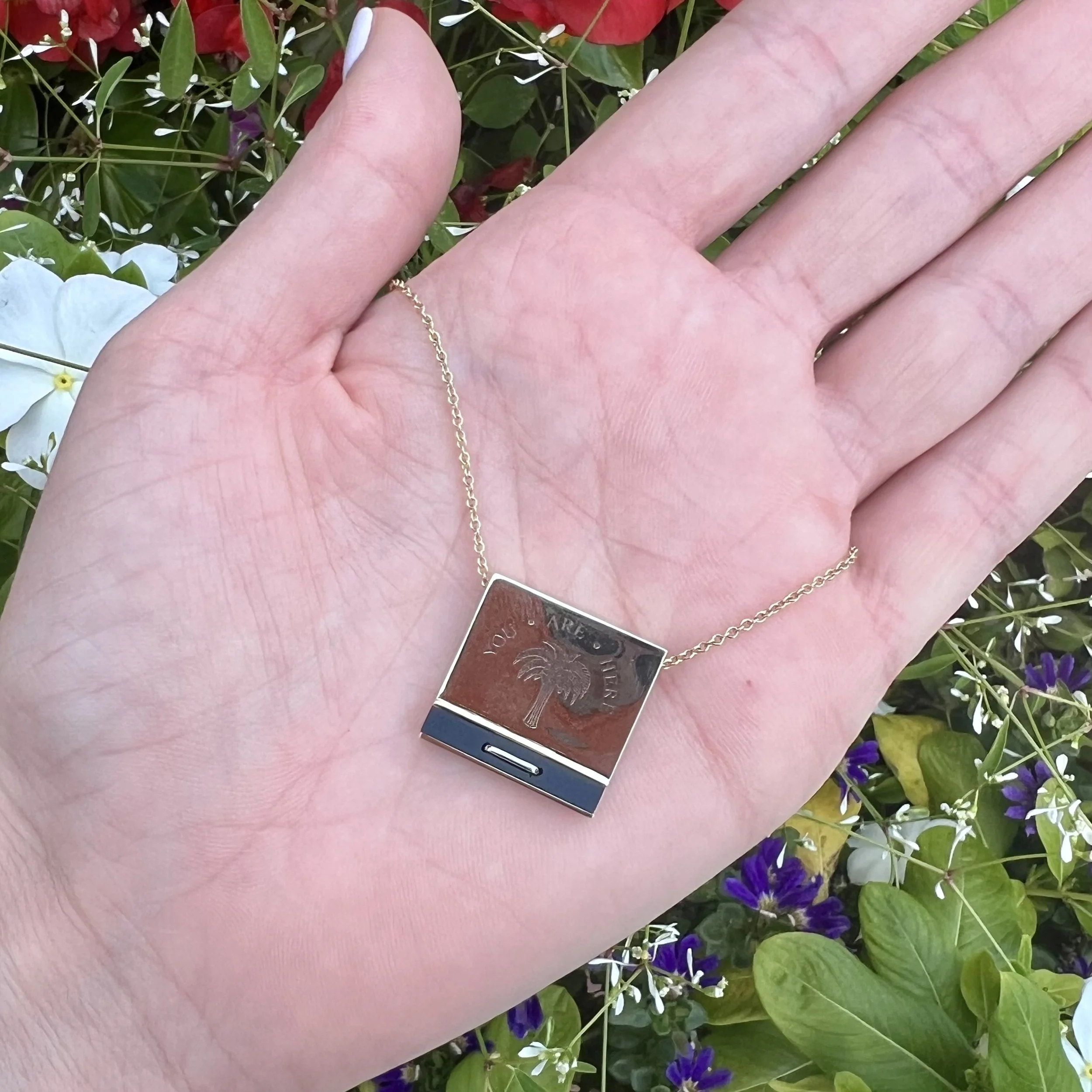 Retrouvai Signature Classic Matchbook Pendant in 14K and Onyx