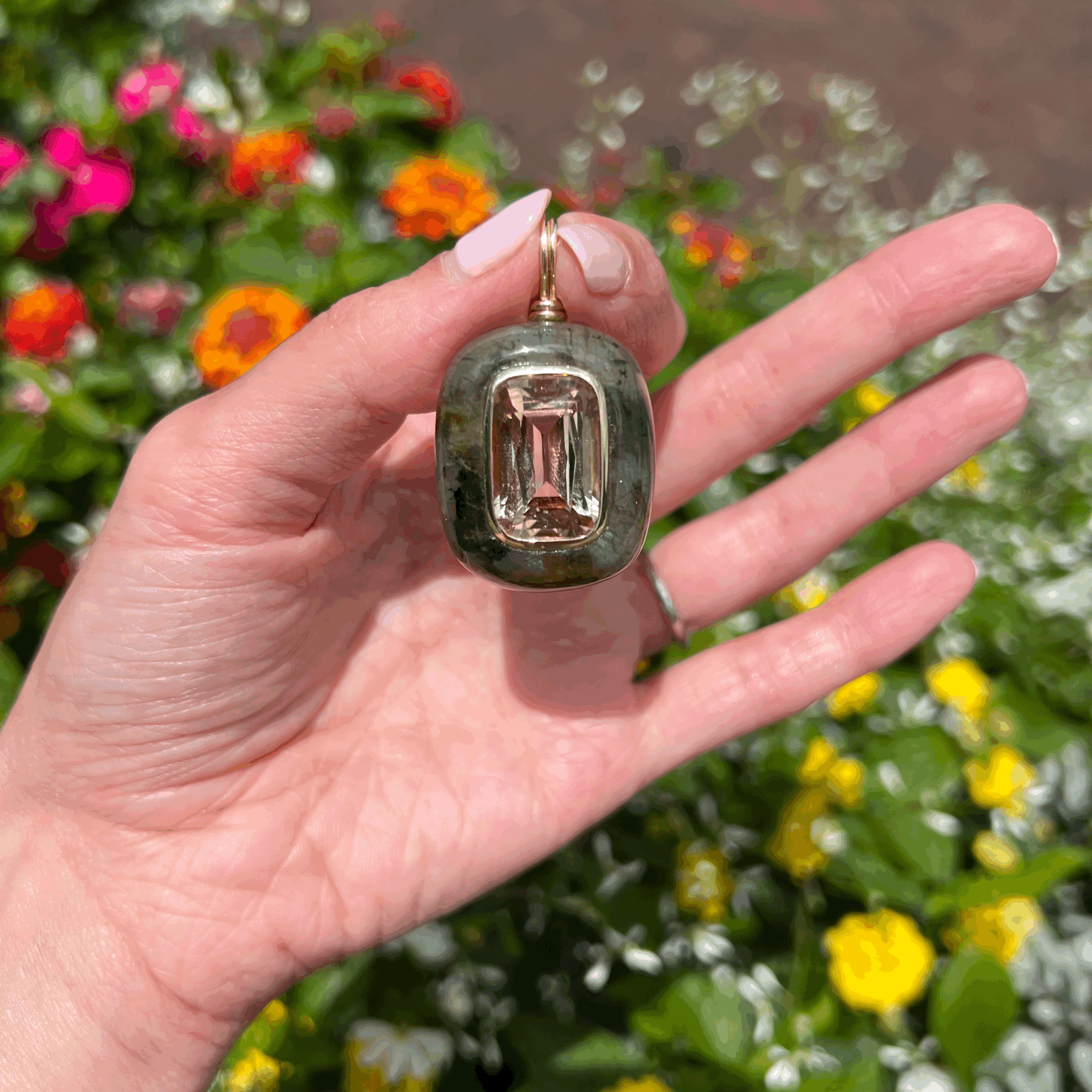 Retrouvai OAK Lollipop Charm - 16.23ct Champagne Tourmaline in Labradorite