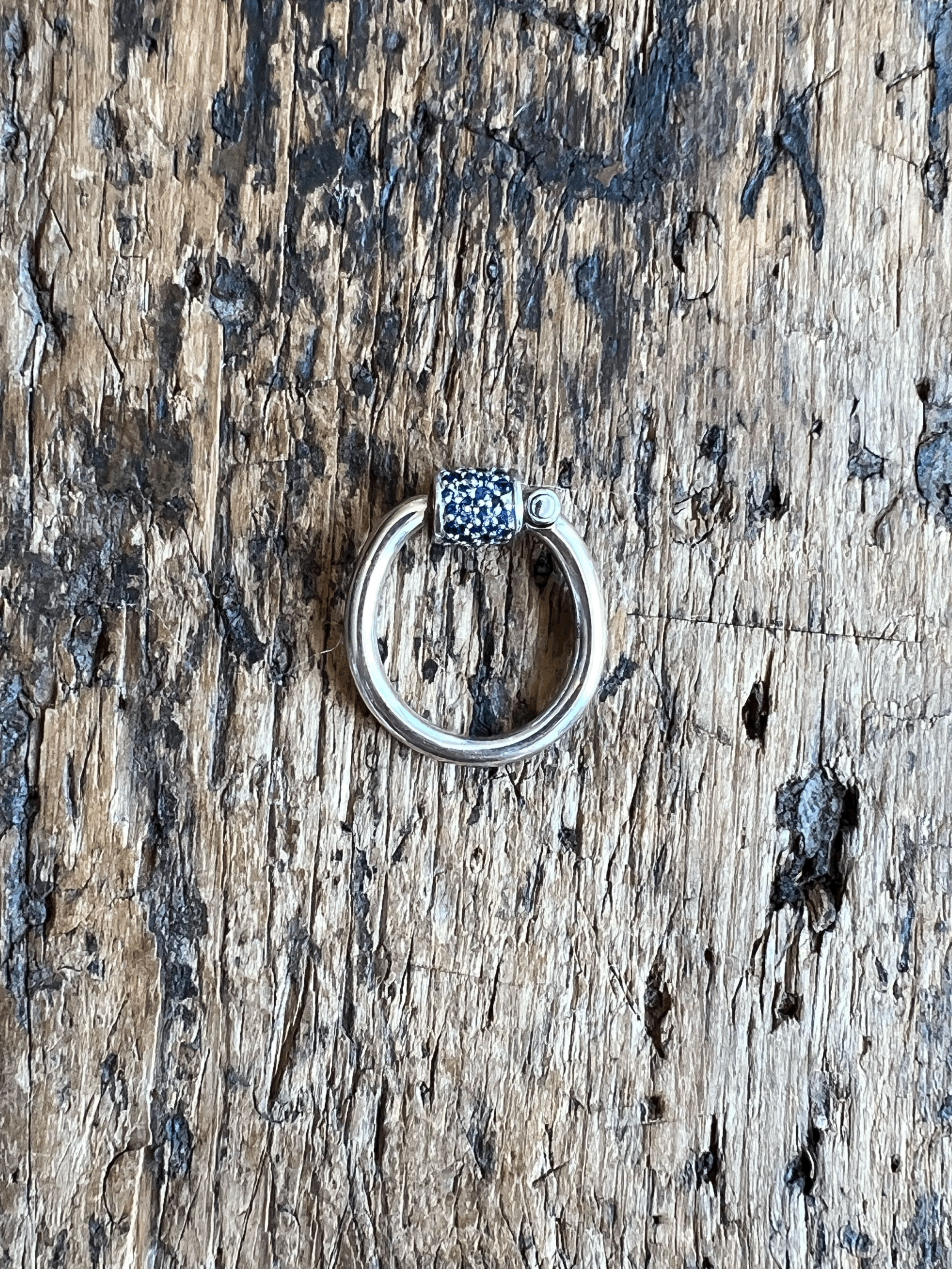Marla Aaron 18K White Gold and Blue Sapphire Trundle Lock Ring SIZE 6 ONLY