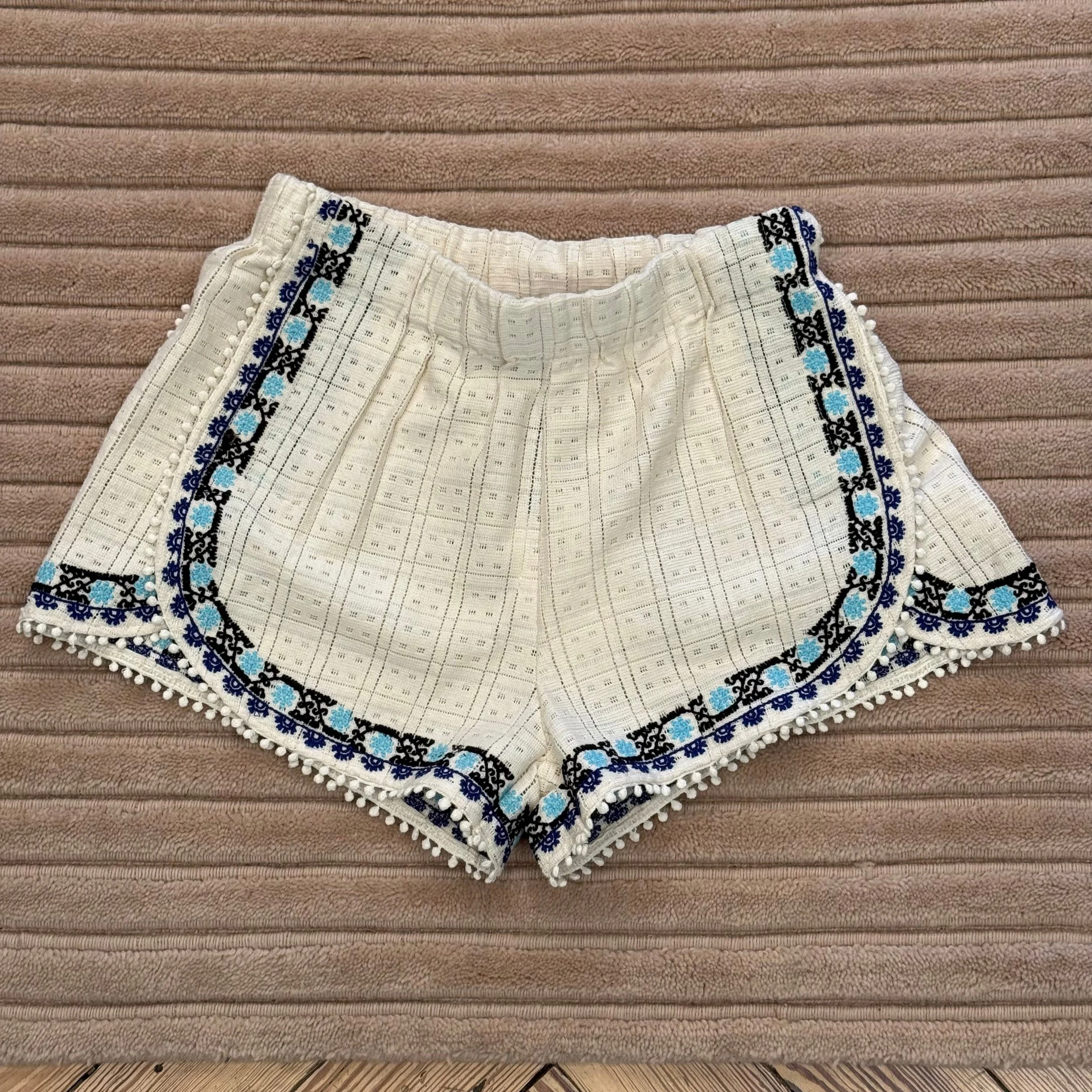 Monoki Paros Short in White