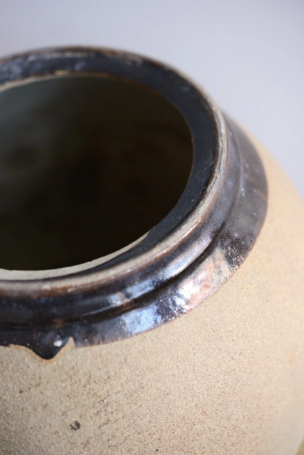 large vintage textured pot-003.jpg