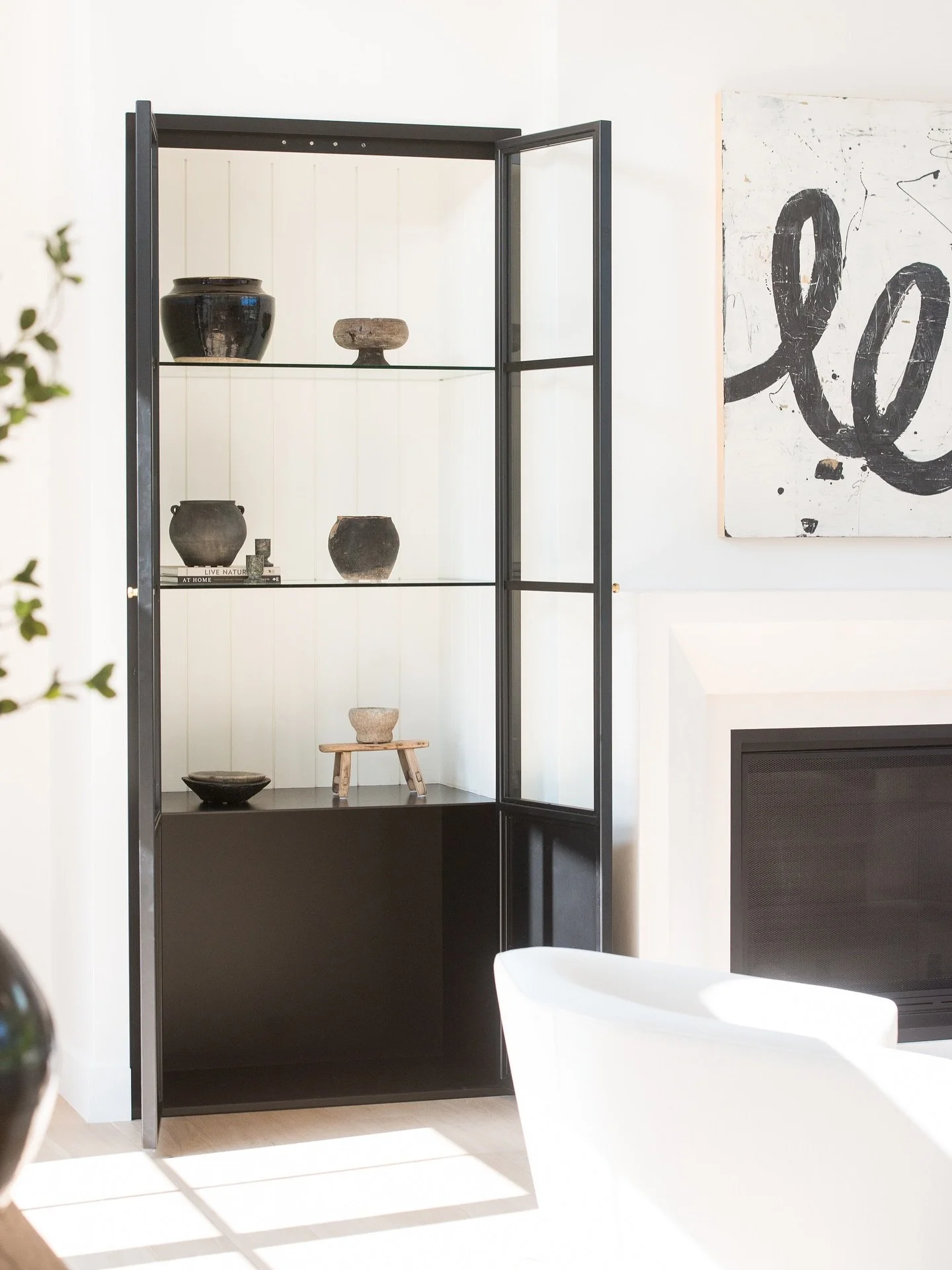 objects of curiosity 

shelf styling is an art form that you either love or hate. and i L O V E it. 

this built-in duo, from our &lsquo;coastal impressions&rsquo; project, may forever remain a favourite. 🖤

#carefullycurated #homegoods #designwithi