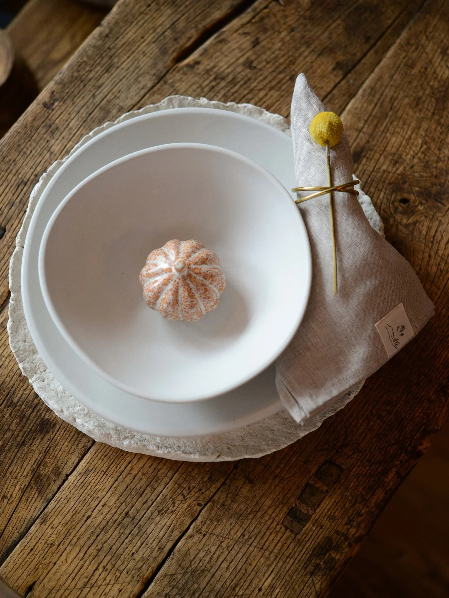 thanksgiving weekend ready.

i&rsquo;m one of those girls who needs no reason to pull together a tablescape, the table just gets extra love for any given holiday. 

my top tips for getting the look: 

&bull; like with anything in design, it&rsquo;s a