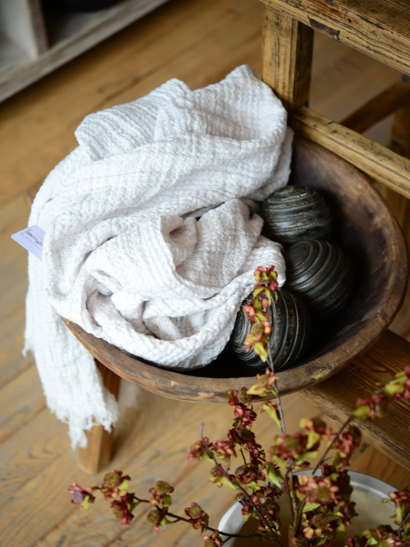 feels like fall. 🍂

overnight we went from dipping in the bay to cozying up with blankets. 

i&rsquo;m not mad about it though. here for the cozy. 

featured here &bull; our &lsquo;micah&rsquo; vintage dough bowl + &lsquo;lento&rsquo; pure linen bla