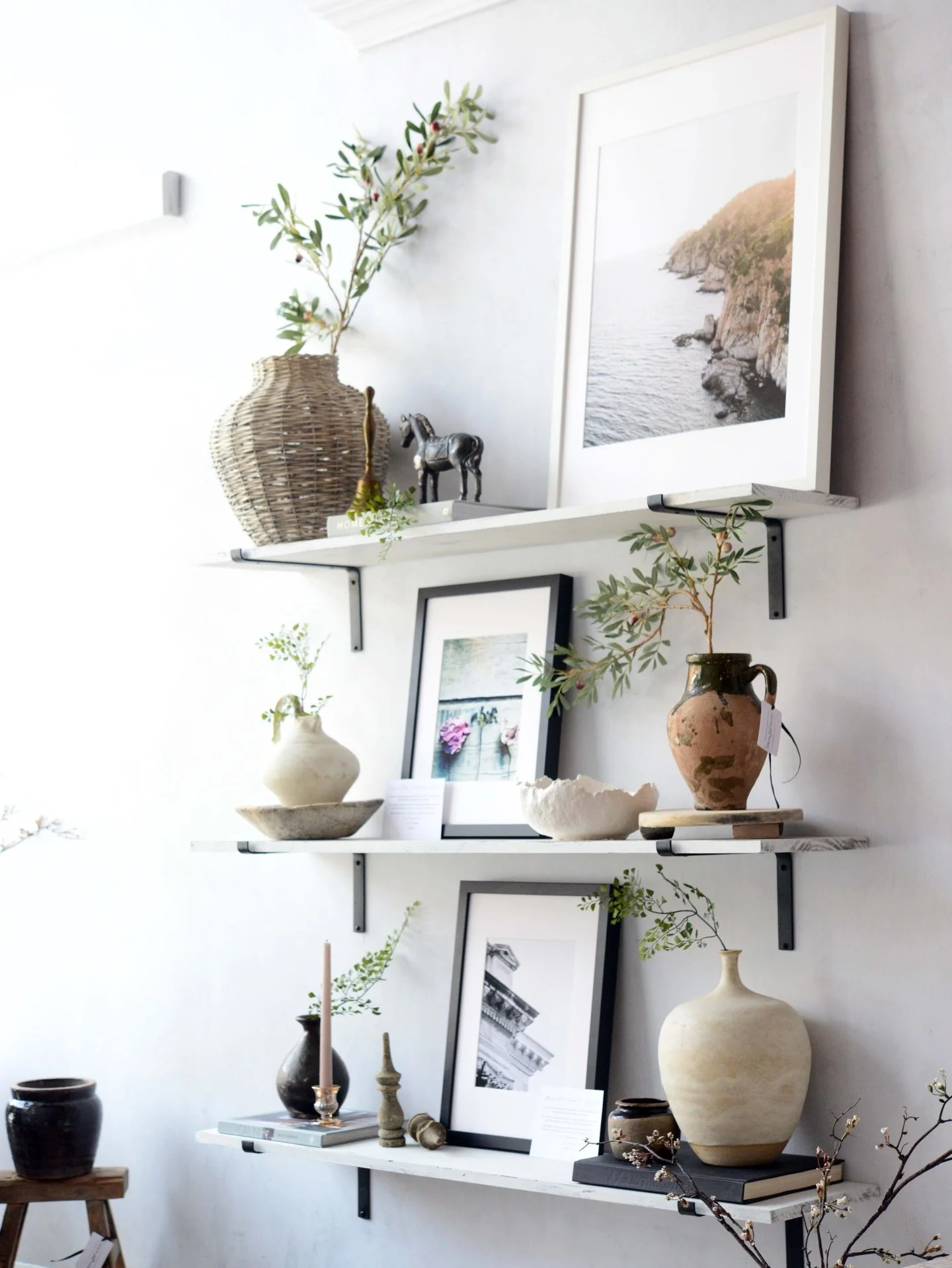 hello spring. 🌱

hello to the earth&rsquo;s slow + beautiful start of rebirth + awakening. 

to more sun + the energy it provides. 

to open windows + warm breezes. 

to how wonderful it makes home feel. 

here + ready for it. 

#springequinox #spri