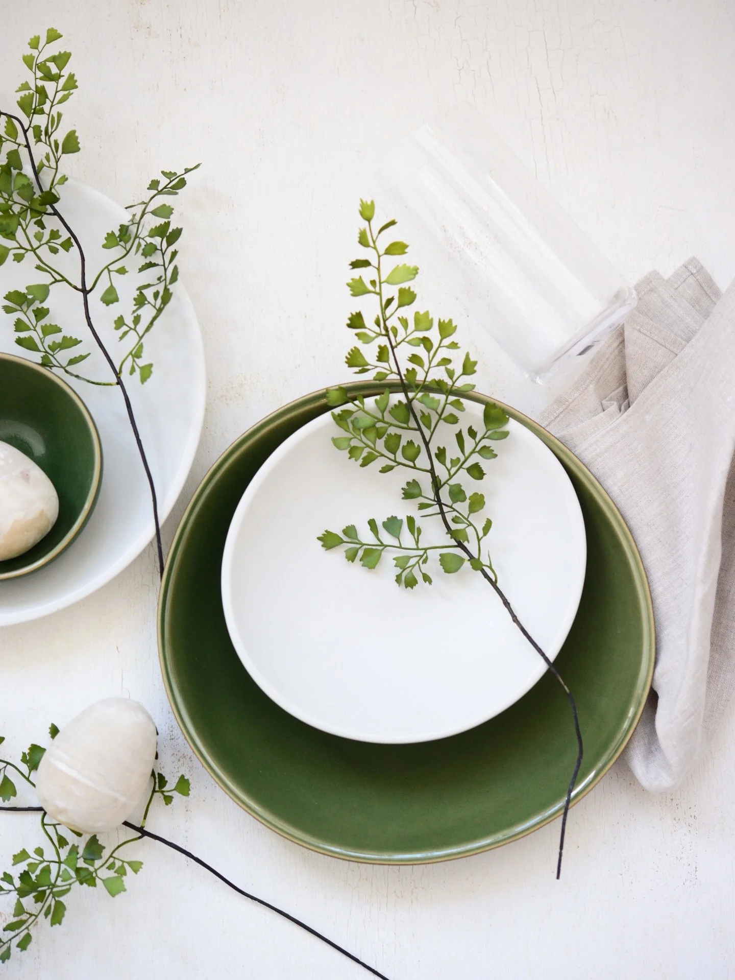 &lsquo;terra&rsquo; &bull; mixed + matched for the season. 🌱 

just when we thought we couldn&rsquo;t love our &lsquo;terra&rsquo; dinnerware collection more&hellip;.this combo! 

matte white pieces mixed with the dual glazed olive green&hellip;set 