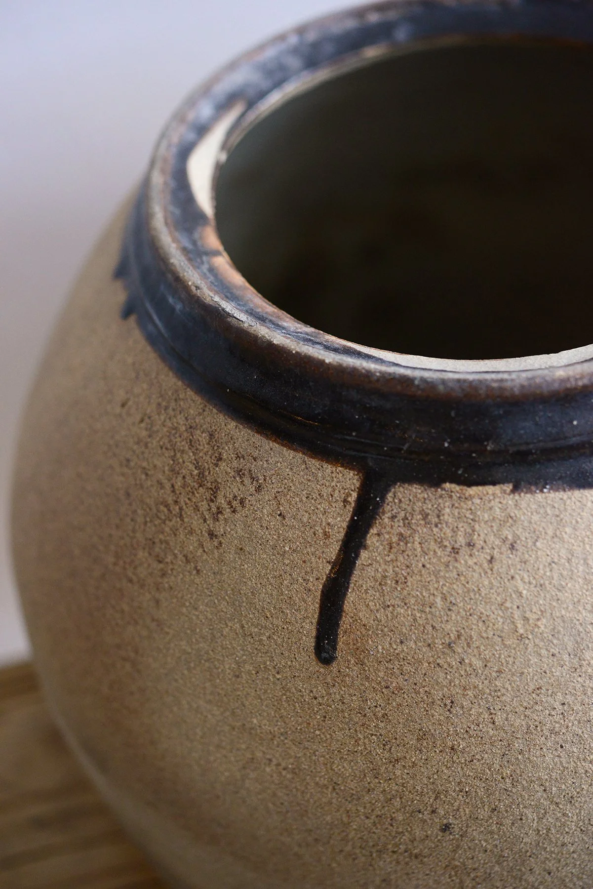 large vintage textured pot-002.jpg