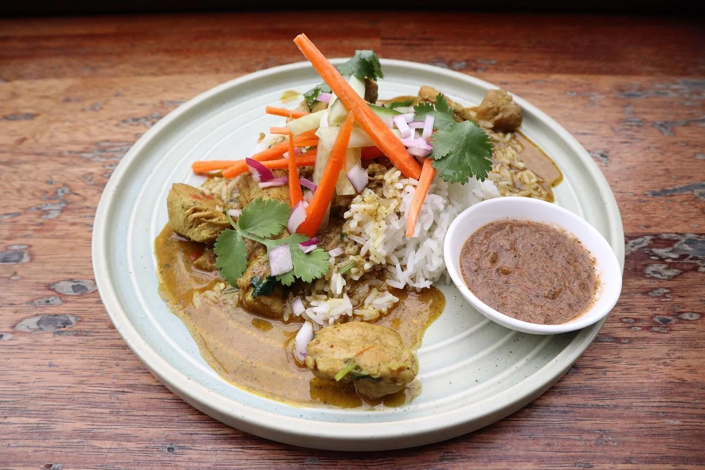 To &ldquo;spice&rdquo; things up this week - Chicken curry rice with homemade chutney!

#chickencurry #chicken #curry #chutney #sydneyfood #brunch