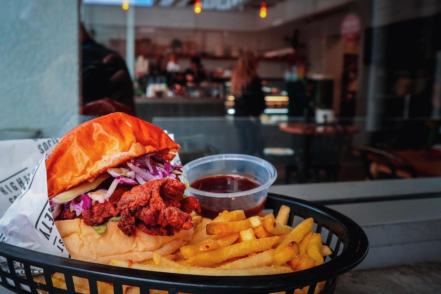 We hear your calls for a burger special, and bring forth our Chipotle Mayo Fried Chicken Burger 🐔🍔! What are you waiting for 😋?
.
.
.
#chipotlemayo #sydneyeats #chickenburger #friedchicken #burgerlife #brunchtime