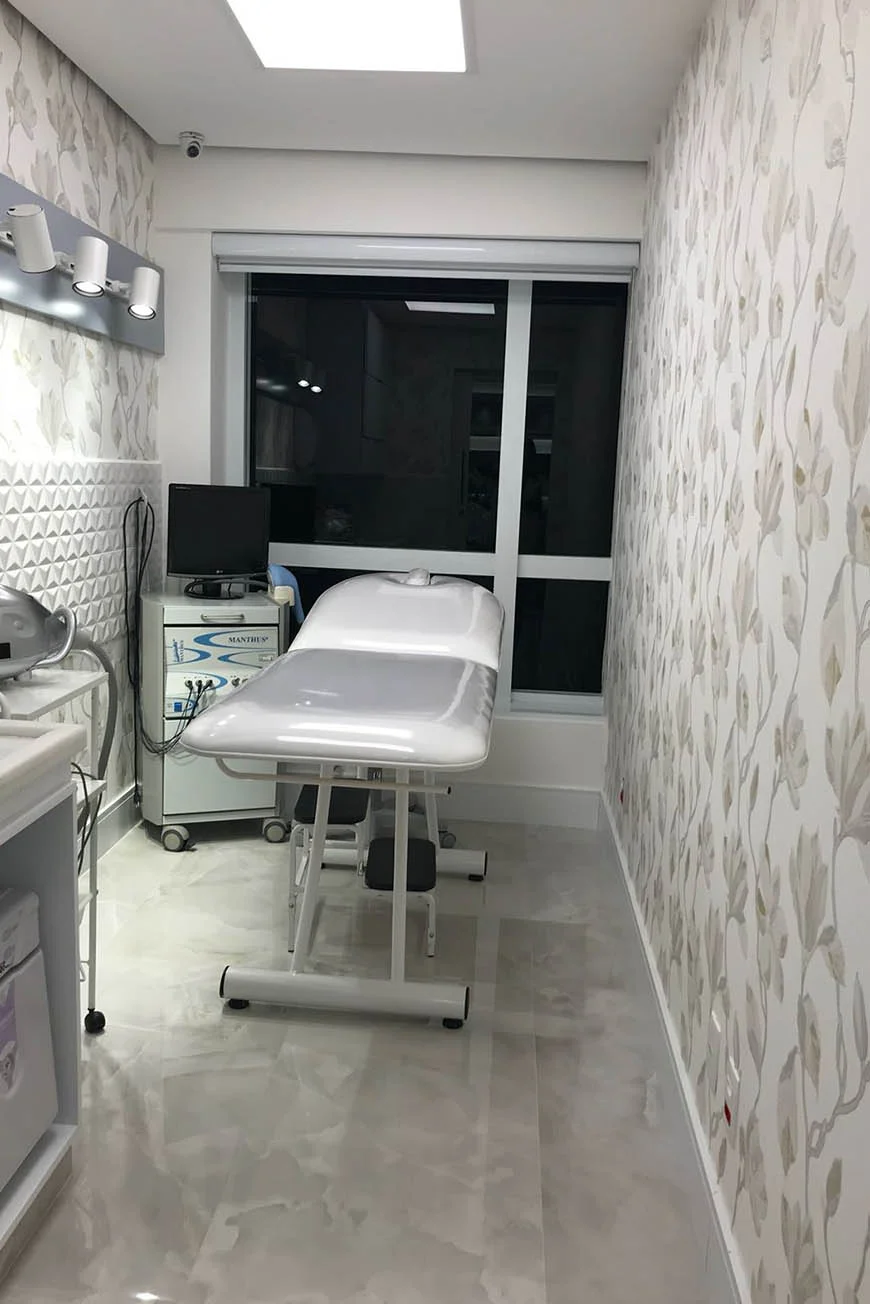 regina-ulhoa-canto-projetos-comerciais-e-consultorios-consultorio-medico-15.jpg