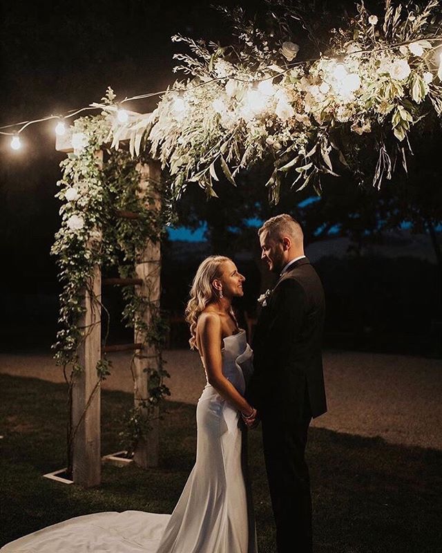 Lizzy &amp; Daniel 🍃 ... Romantic moments, and glowing flowers ✨