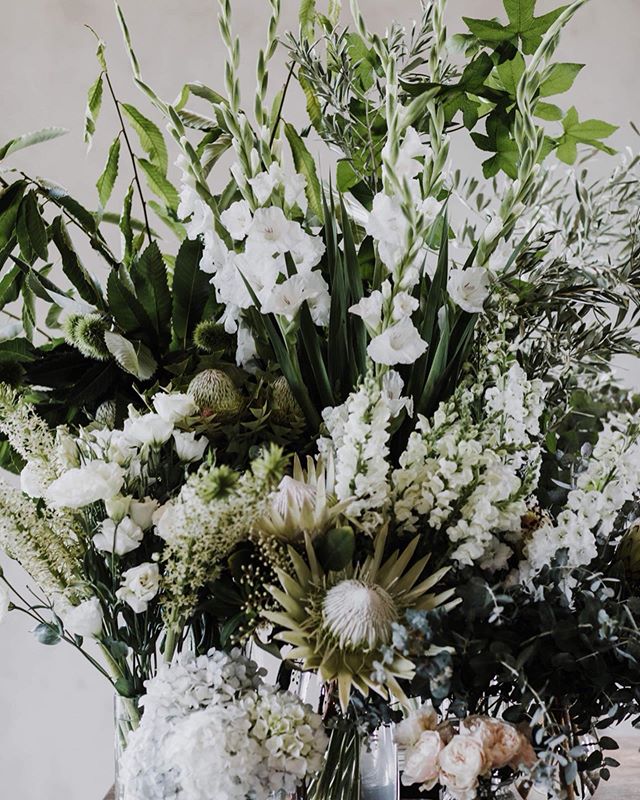 Kate &amp; Paul 💚 ... vases en masse at the beautiful @stonesoftheyarravalley ... Shot by our talented friend, @anitrawellsphoto