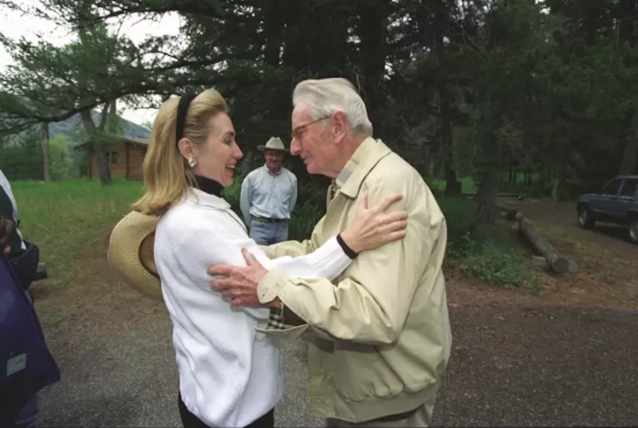 Hillary Clinton y Laurence Rockefeller, 1995.