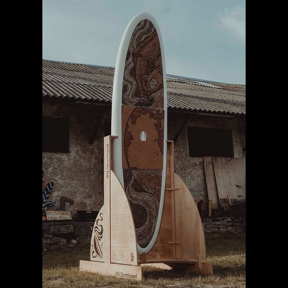 #ILSbuttboard in full glory. ➡️ Swipe for the cigarette butt paddle and its in progress pics. The SUP board and paddle are exhibited in Port of Tallinn until the end of June.

🚬The cigarette butts used for the paddle I created were collected by the 