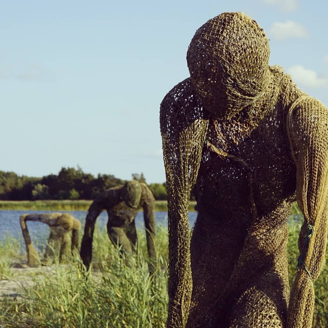 Sculpture group 𝙁𝙧𝙤𝙢 𝙩𝙝𝙚 𝙨𝙚𝙖.

𝘔𝘢𝘬𝘪𝘯𝘨 𝘰𝘧 𝘱𝘢𝘳𝘵 𝘐 𝘰𝘧 𝘐𝘐

The three fishnet creatures by the seaside carry a burden. Their bodies are contaminated with garbage and plastic created and thrown into the waters by man. 

Created f