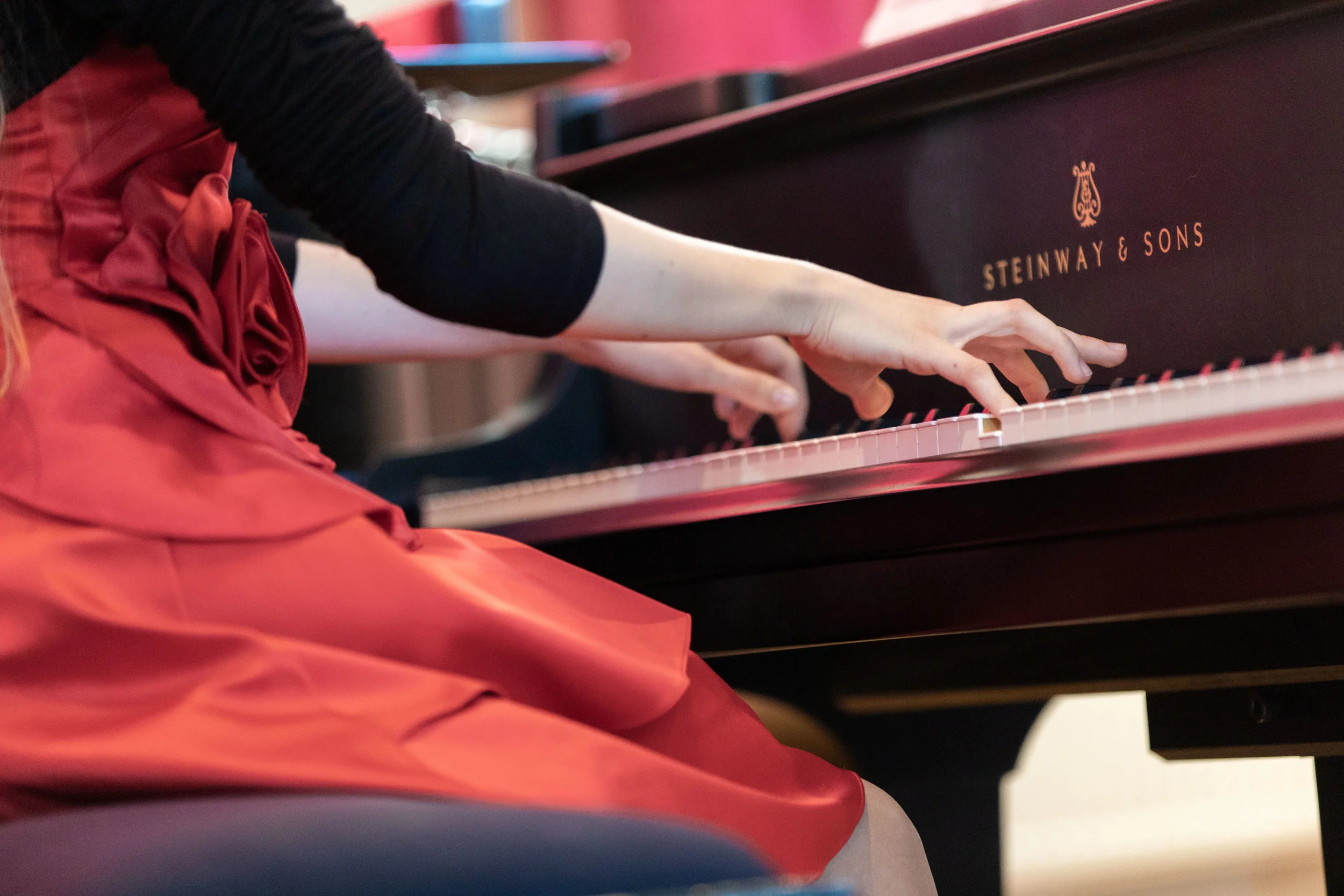 S76A0097 högupplöst pianohänder.jpg