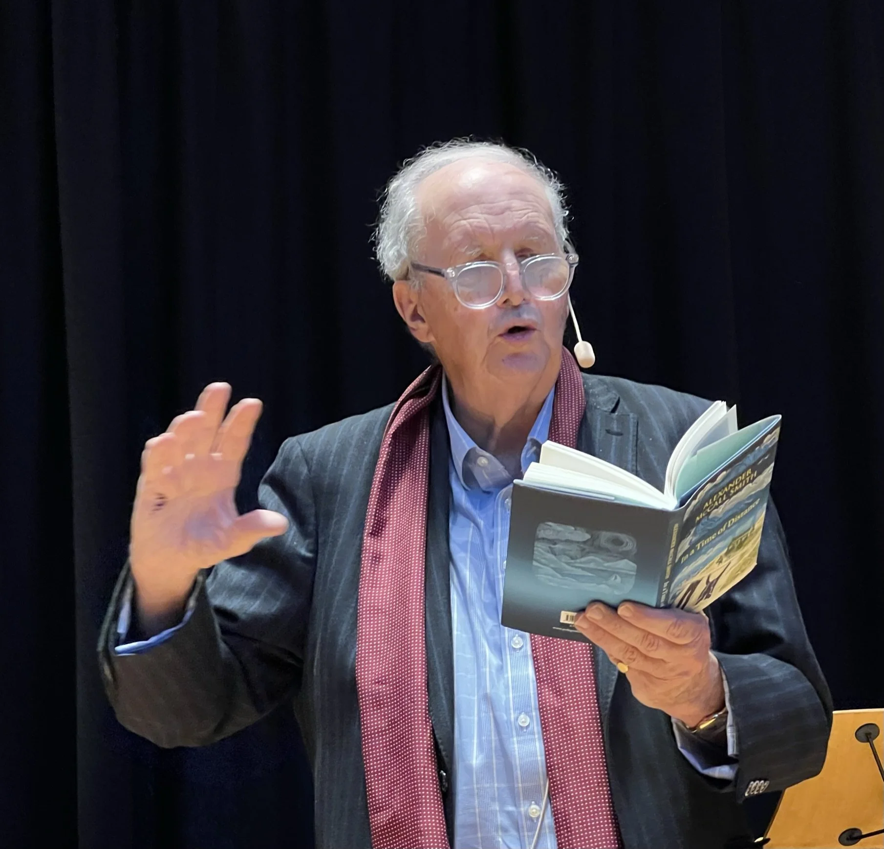 Kreativt möte mellan världsberömd författare och Lilla Akademiens elever