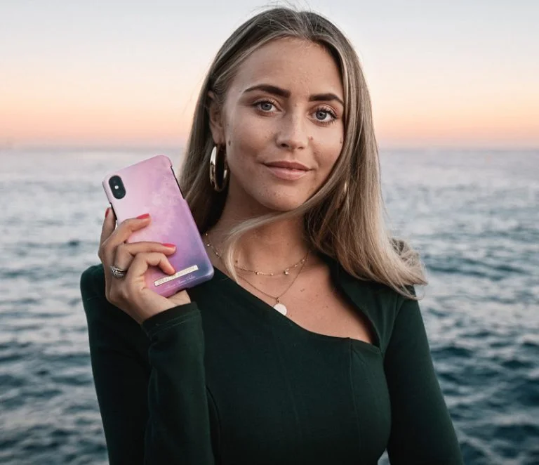 janni-landingpage-lifestyle-pinksunset-768x662.jpg