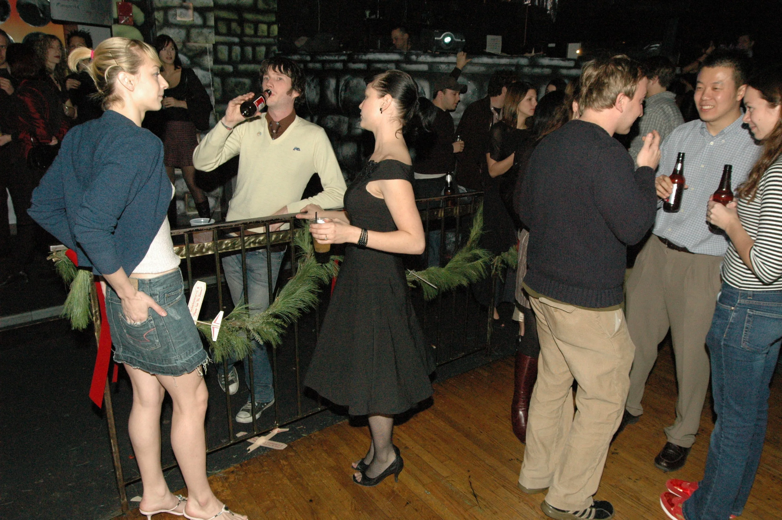 Barbarian 2004 Holiday Party - 44.JPG