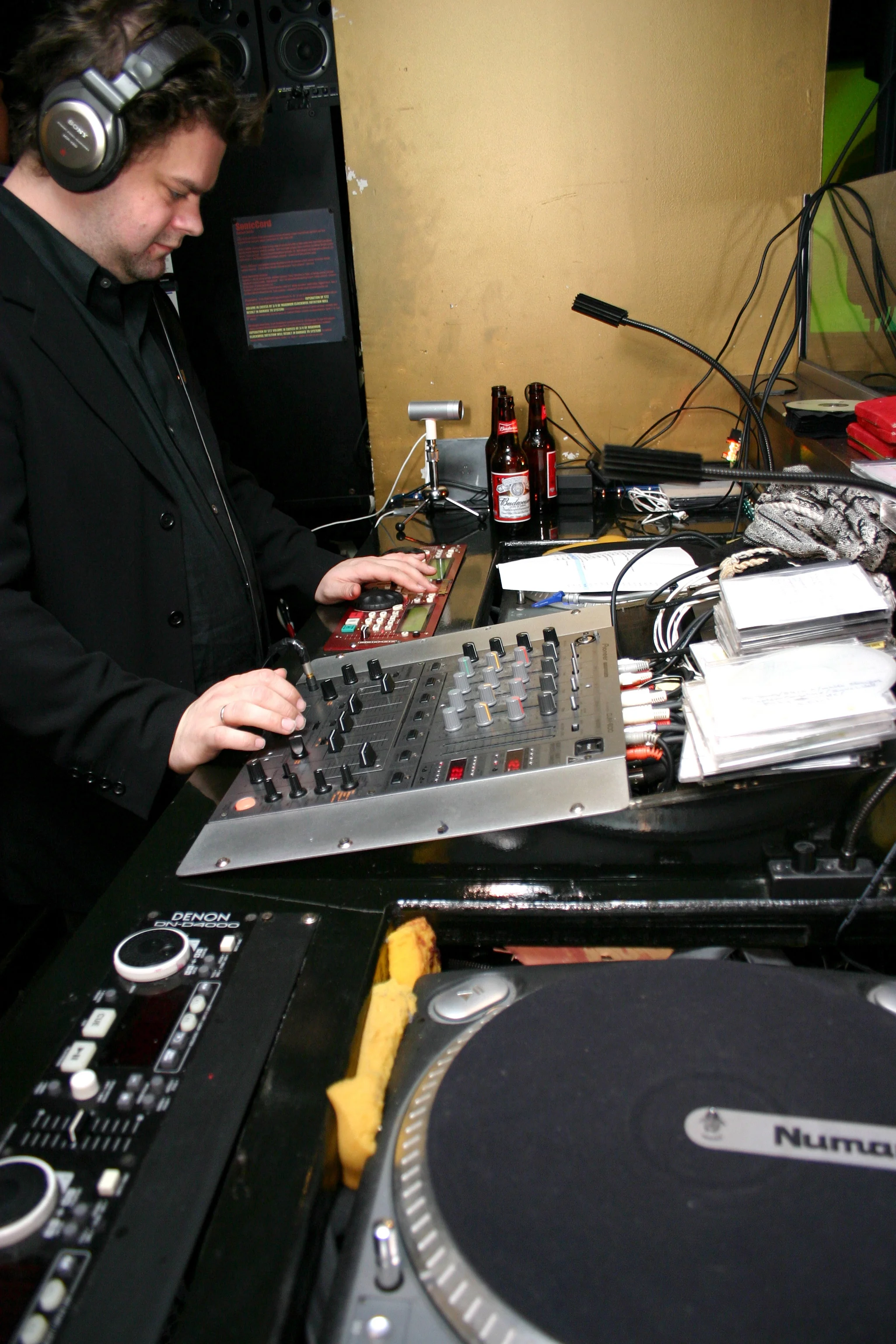 Barbaria Holiday Party 2005 - 175.JPG