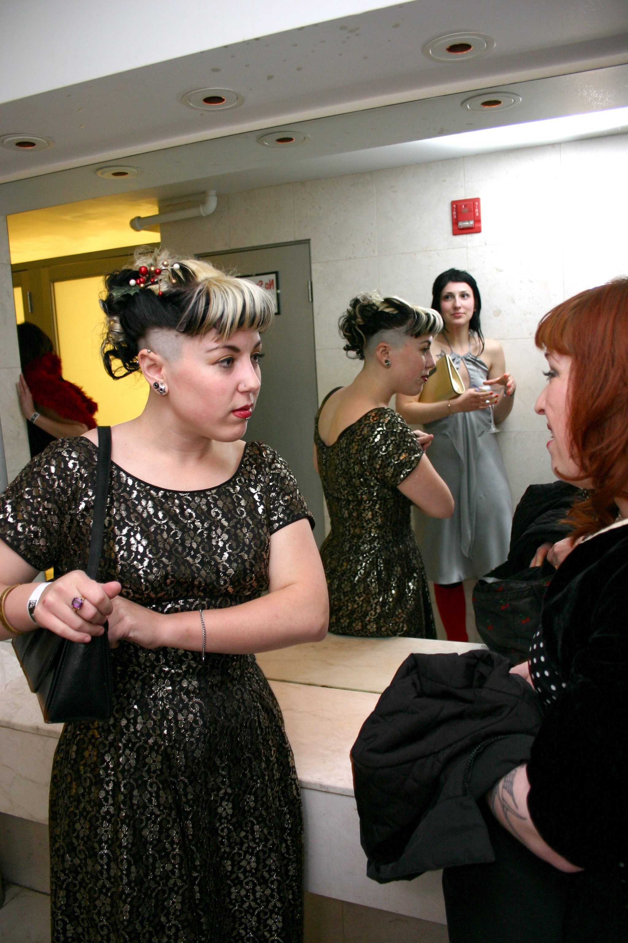 Barbaria Holiday Party 2005 - 185.JPG