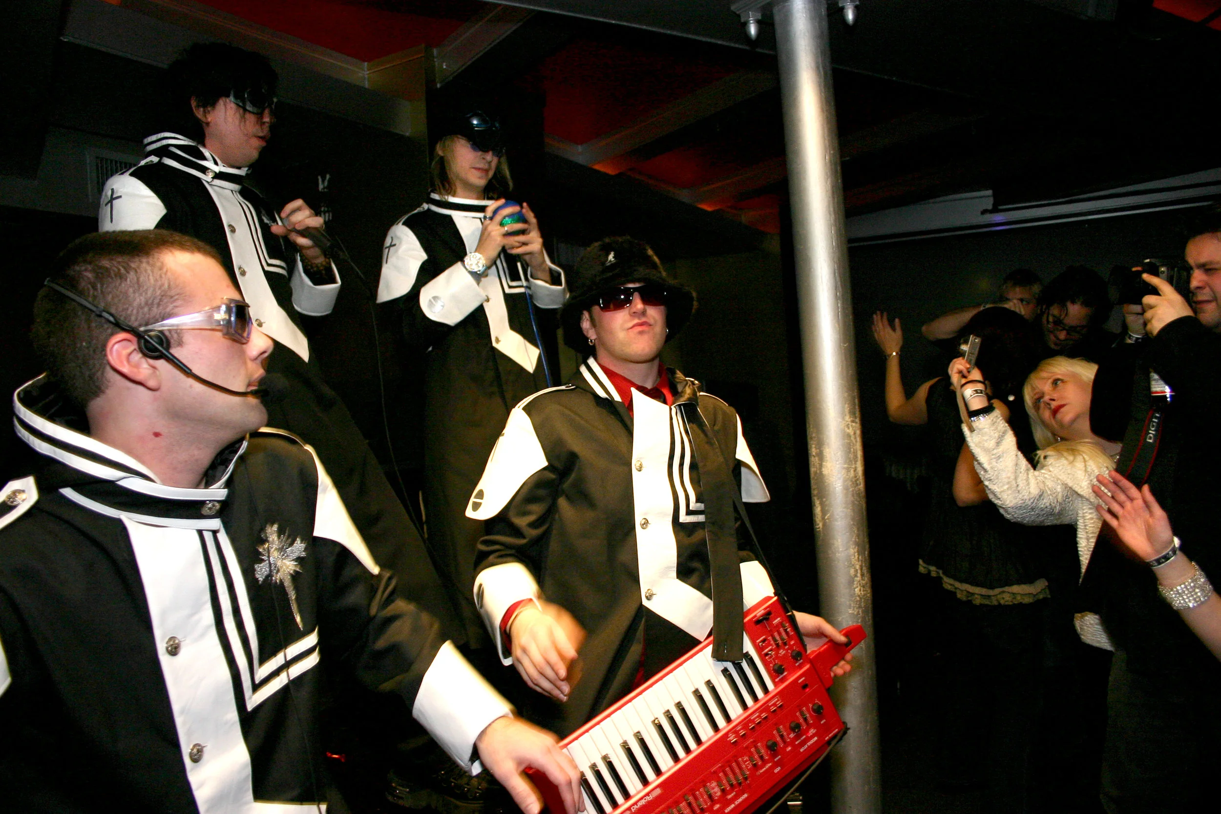 Barbaria Holiday Party 2005 - 236.JPG