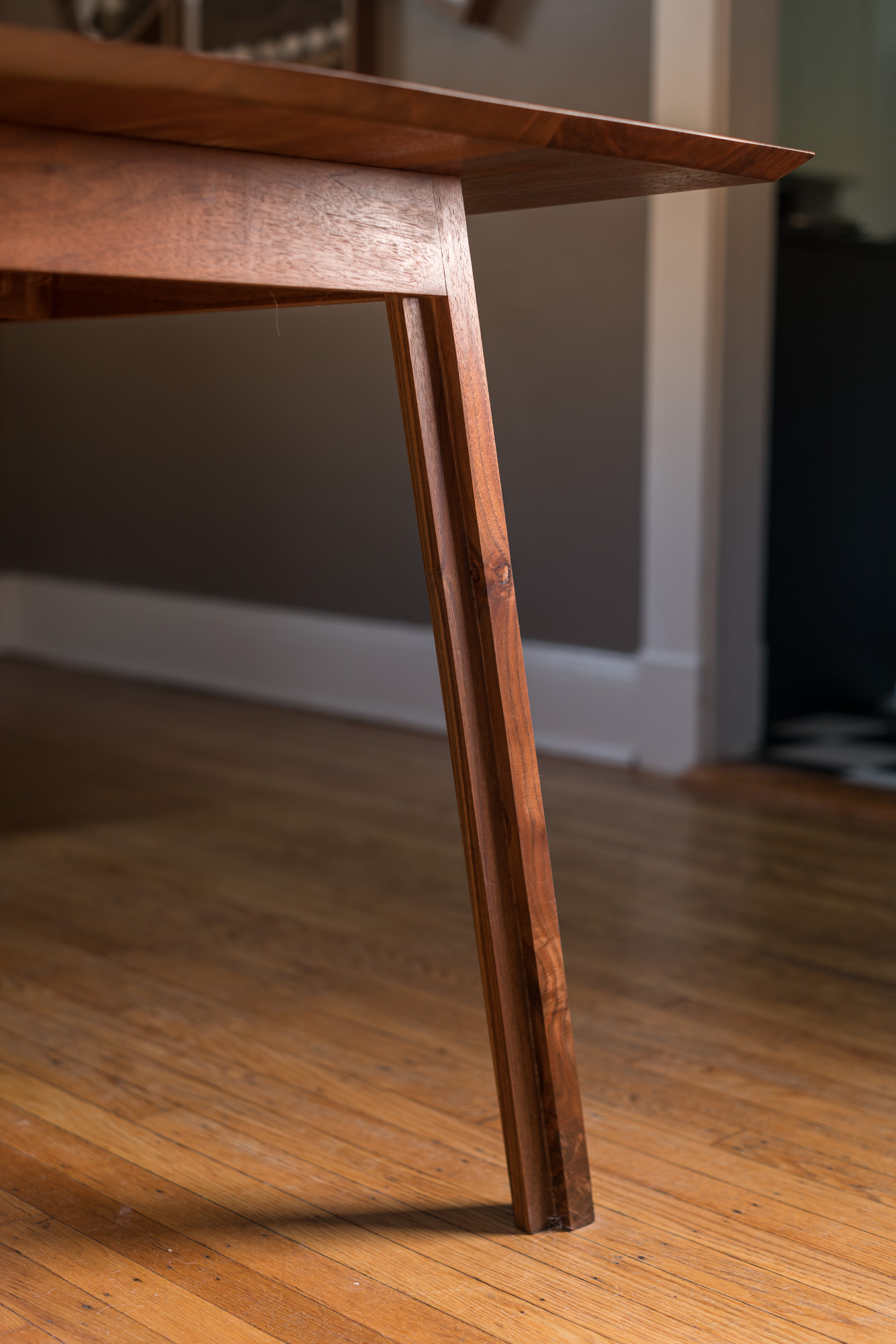 WalnutDiningTable-4.jpg