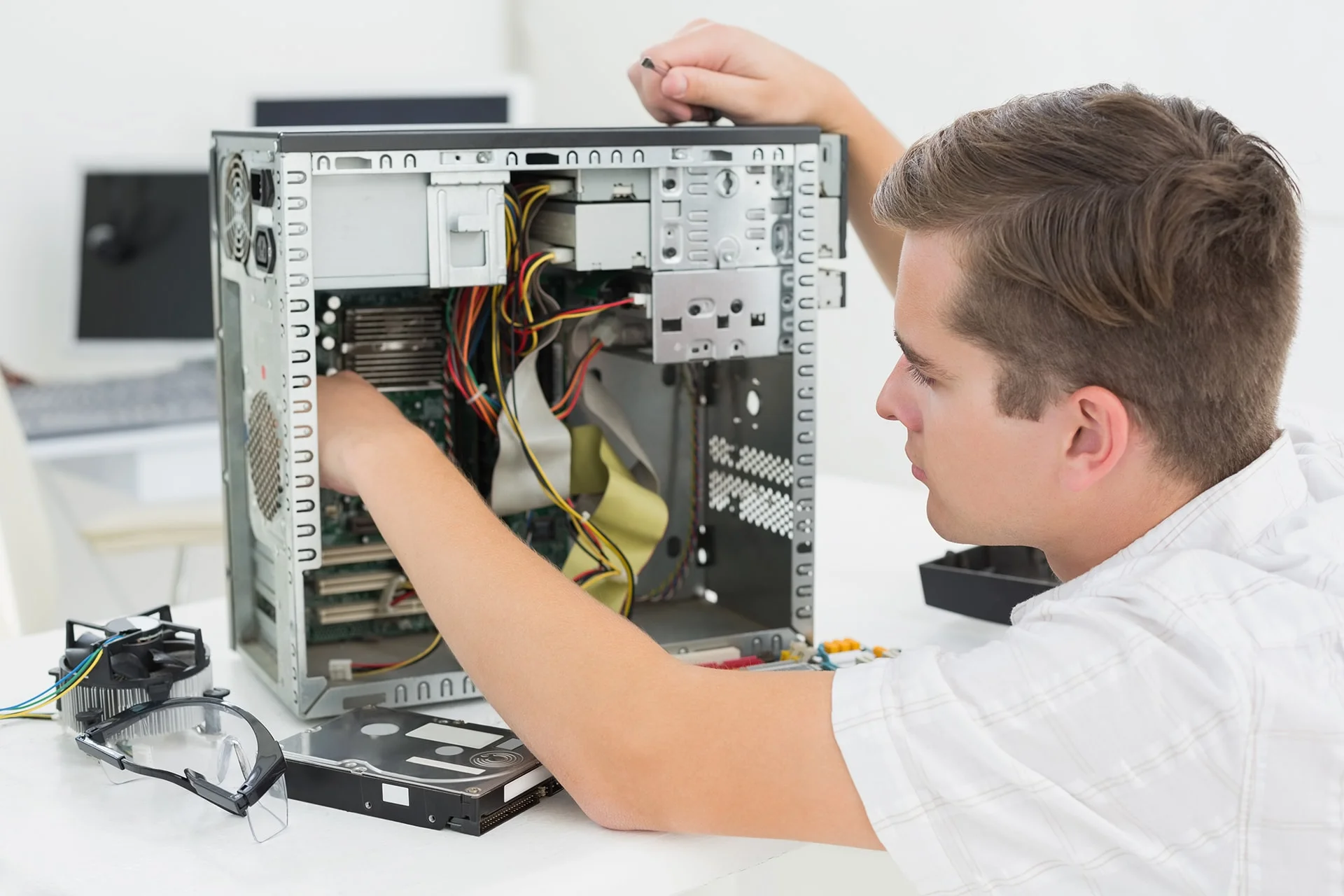 How-To-Hire-The-Best-Computer-Repair-Specialist.jpg