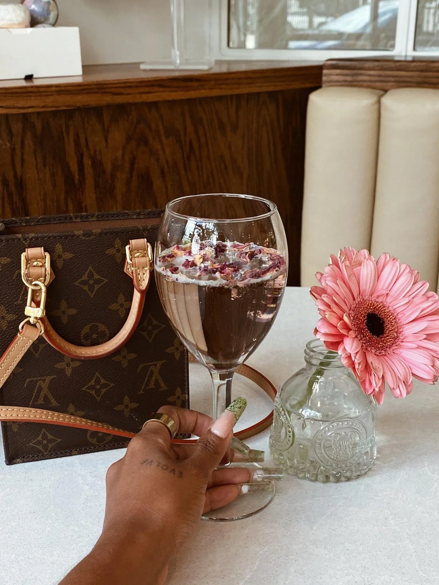 Sipping something floral, soaking in the calm, and letting Verbena Parlor set the mood this February. 💖✨
&bull;
&bull;
&bull;
&bull;
&bull;
&bull;
#dallascafe #dallasnails #dfwnails #dallassalon #dfwnailtech