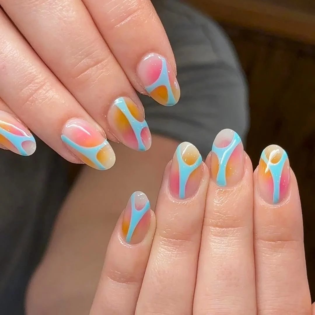 𝘚𝘰𝘧𝘵 𝘴𝘸𝘪𝘳𝘭𝘴, 𝘴𝘶𝘯𝘬𝘪𝘴𝘴𝘦𝘥 𝘩𝘶𝘦𝘴, 𝘢𝘯𝘥 𝘢 𝘨𝘭𝘢𝘴𝘴𝘺 𝘧𝘪𝘯𝘪𝘴𝘩 ✨
These dreamy builder gel overlays are giving effortless color play with a clean, modern twist.

Book your next set with Verbena Parlor
✨ Non toxic, HEMA free, T