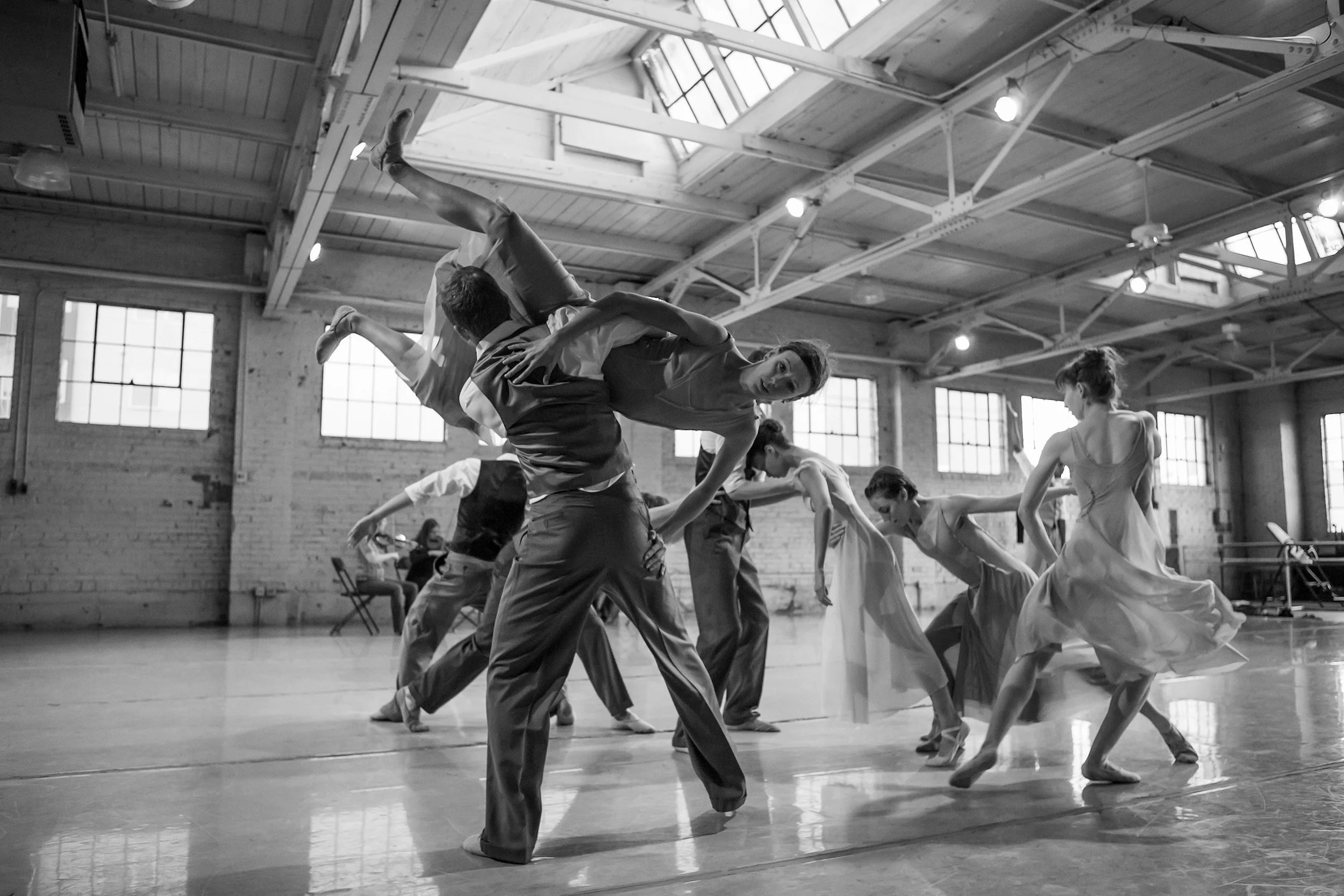 Wonderbound rehearsing Sarah Tallman 's Peering Through Cracks and Knotholes with Playground Ensemble. Photo by Amanda Tipton . 2016.