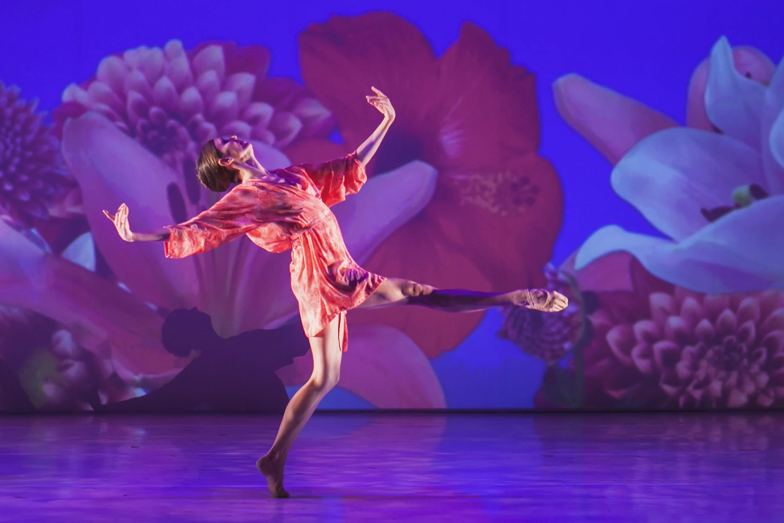 Wonderbound_s-Amy-Giammarrusco-in-Garrett-Ammon_s-Aphrodite_s-Switchboard-with-Chimney-Choir_Photo-by-Amanda-Tipton_2018.jpg