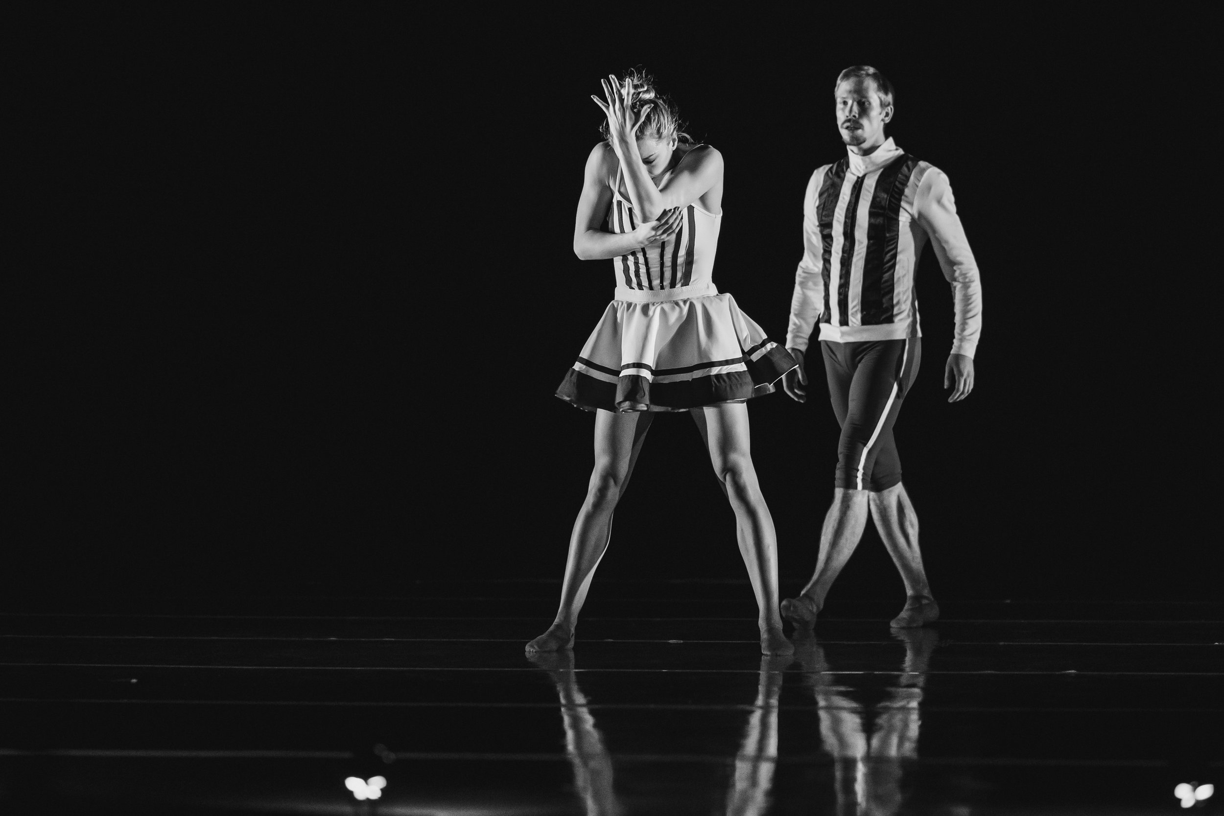Wonderbound-dancers-in-Company-Artist-Sarah-Tallman_s_Read-The-Signs_in_Cupid_s-Playground-with-the-Colorado-Symphony_photo-by-Amanda-Tipton_201937.jpg