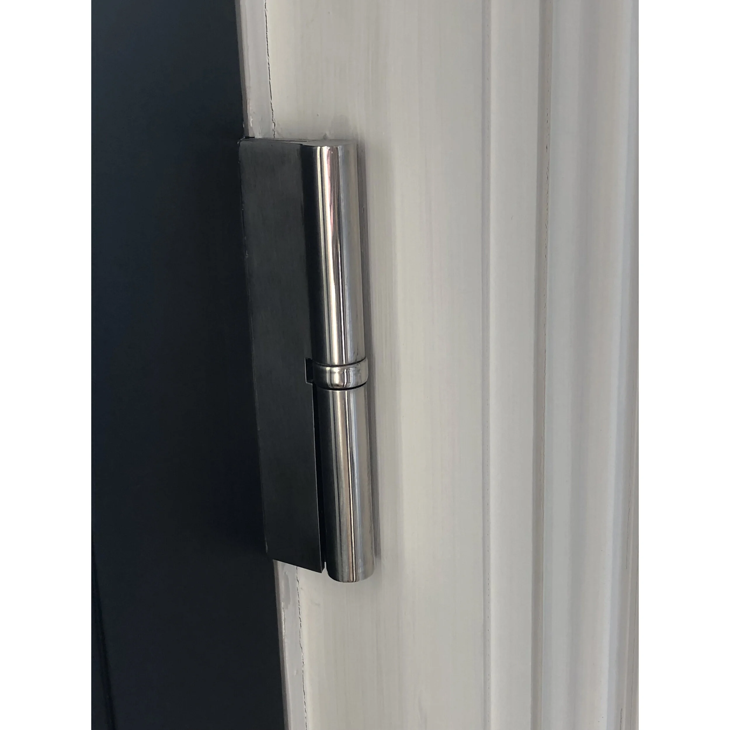 Brass round knuckle lift off hinge with center bushing, installed