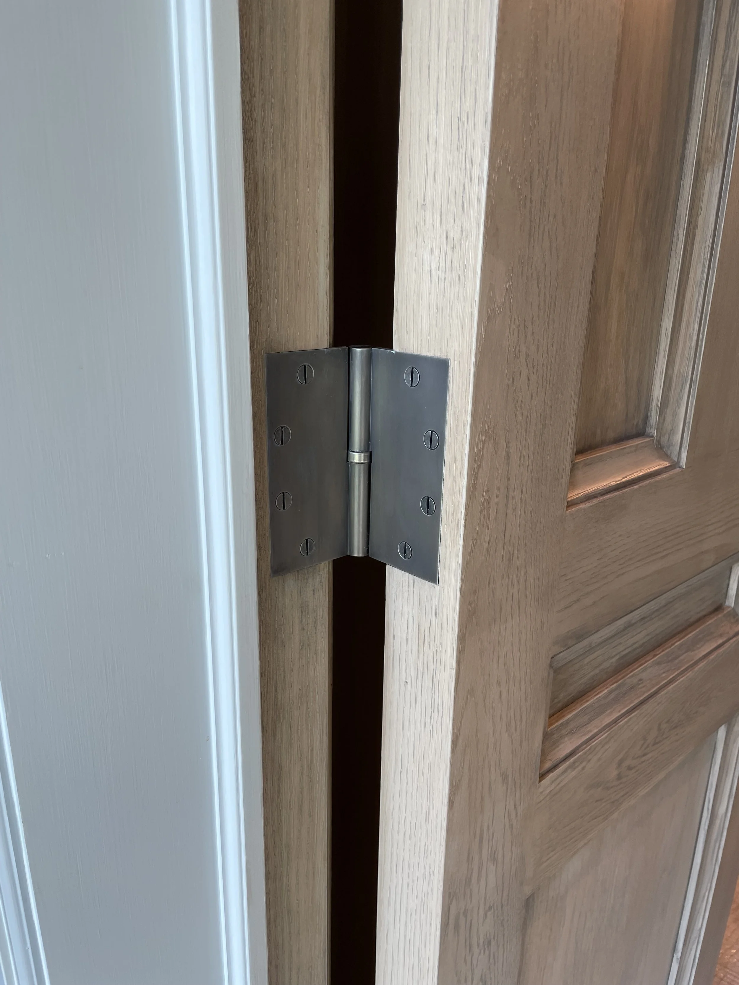 Brass round knuckle lift off hinge with center bushing, installed